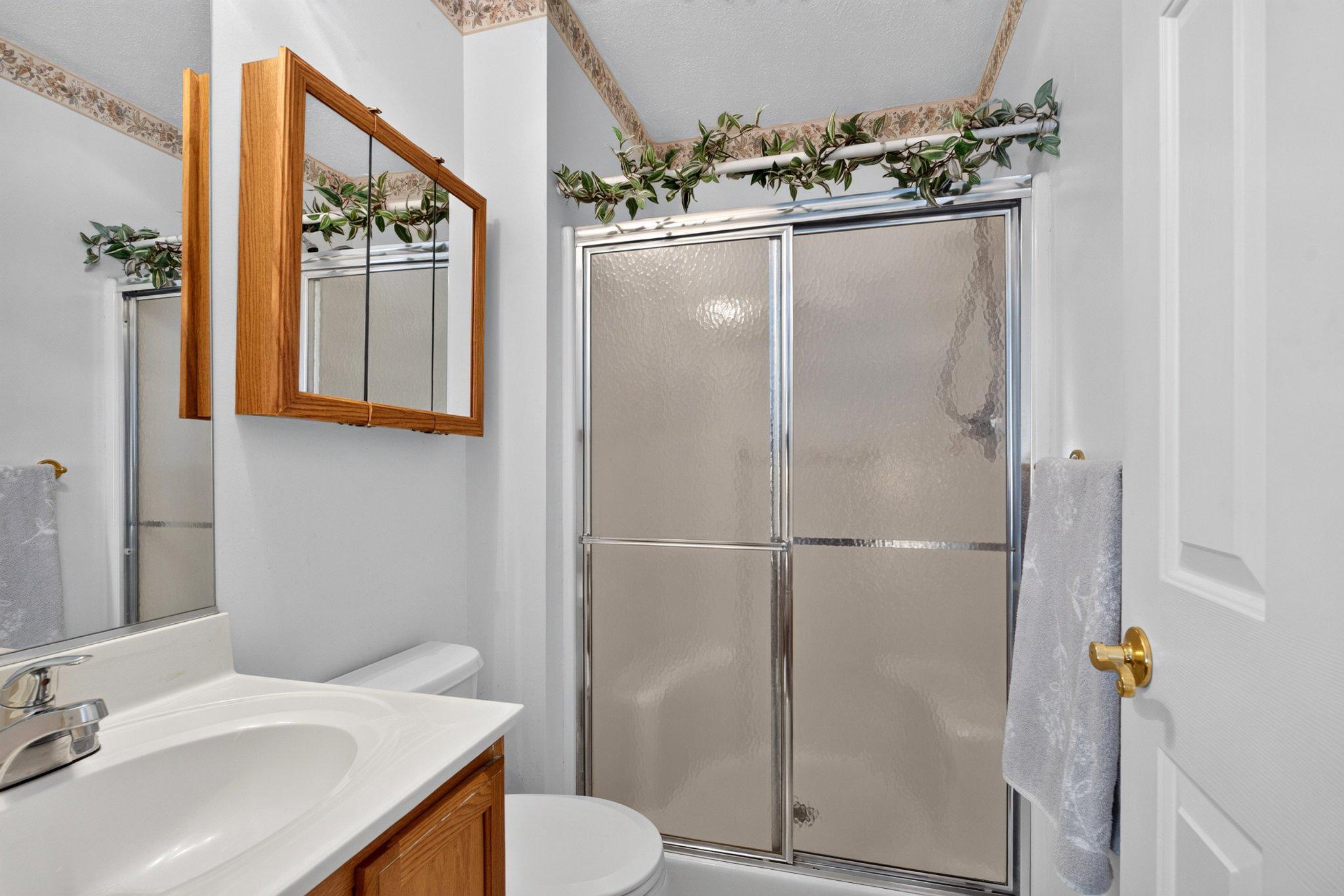 9311 Sea Point Road Baltimore, MD 21219 - Photo 19 of 32 Primary full bath, main level