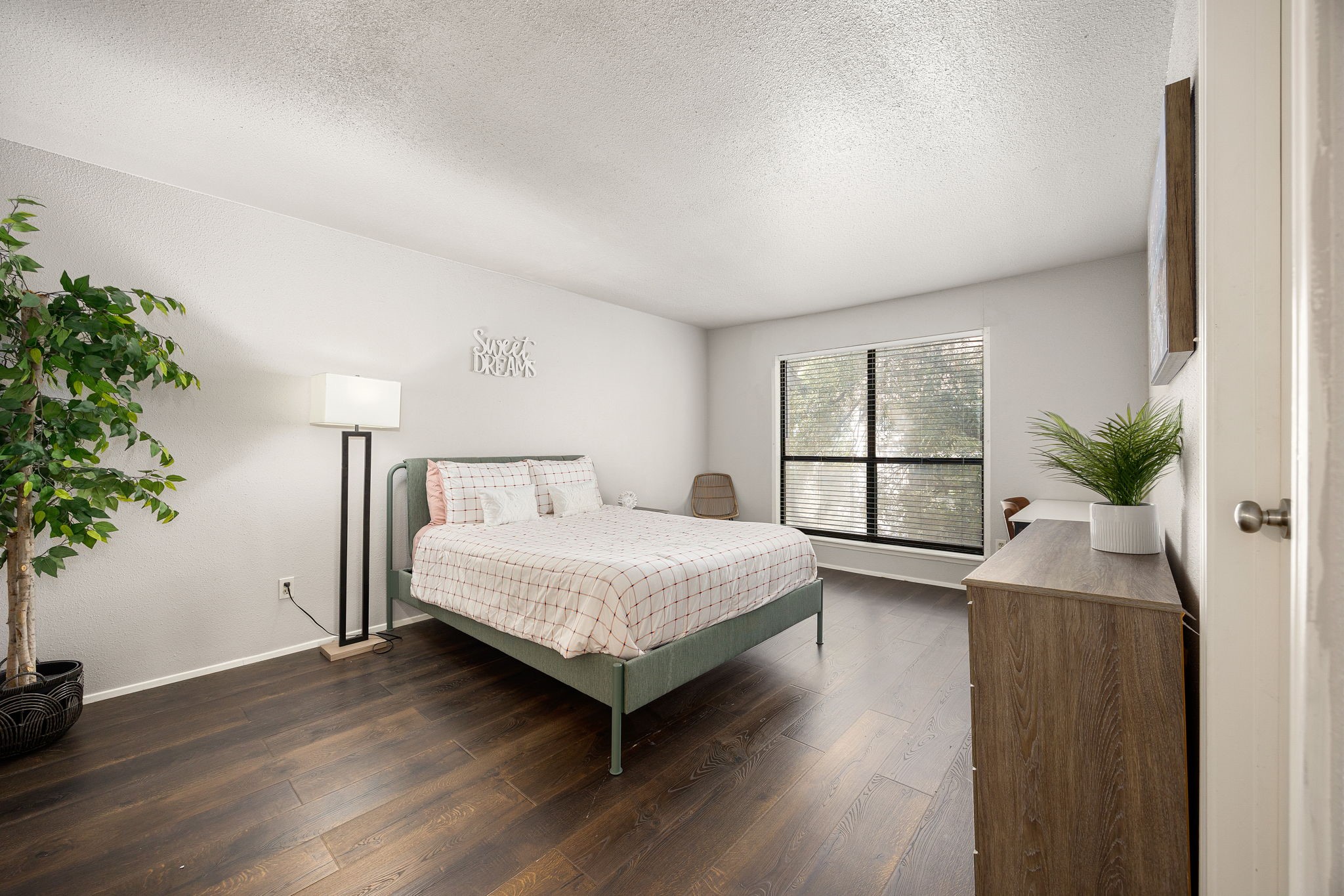 7950 North Stadium Drive, Unit 232 Houston, TX 77030 - Photo 11 of 21 a spacious bedroom with a bed and a potted plant