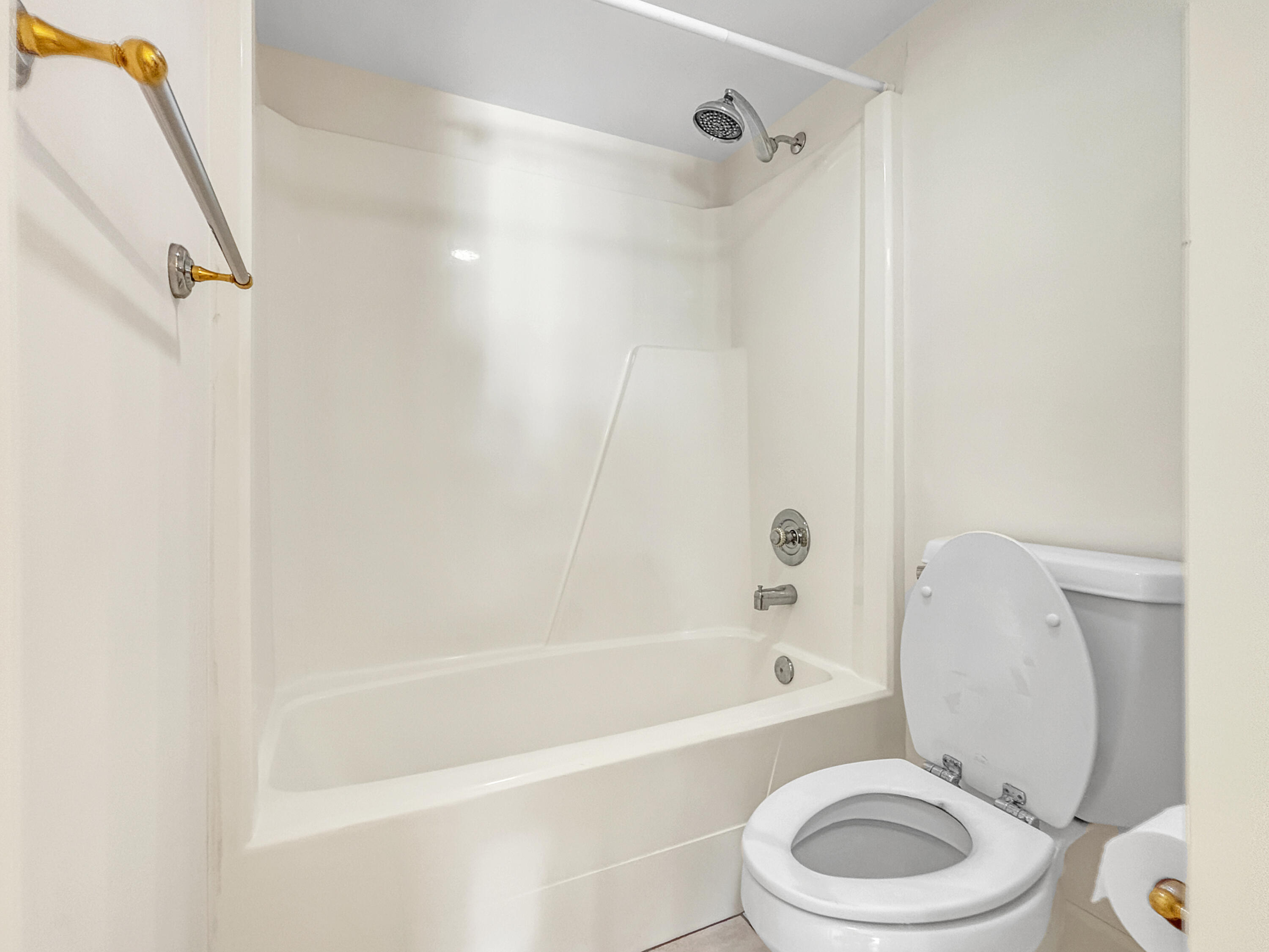 390 Golfview Road, Unit G North Palm Beach, FL 33408 - Photo 14 of 36 a white toilet and tub sitting next to a bathroom sink