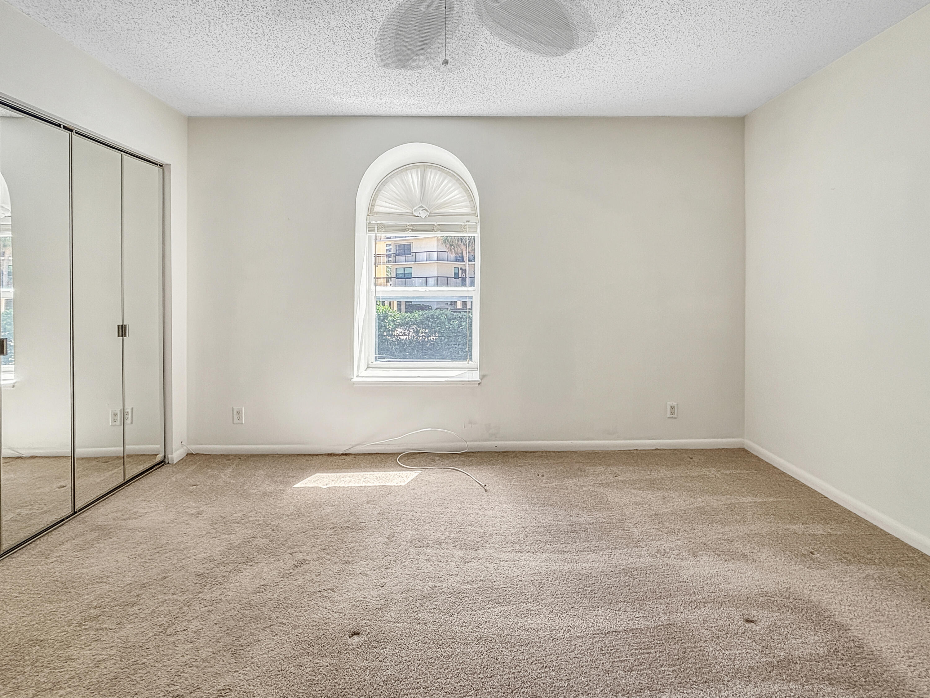 390 Golfview Road, Unit G North Palm Beach, FL 33408 - Photo 17 of 36 an empty room with a window