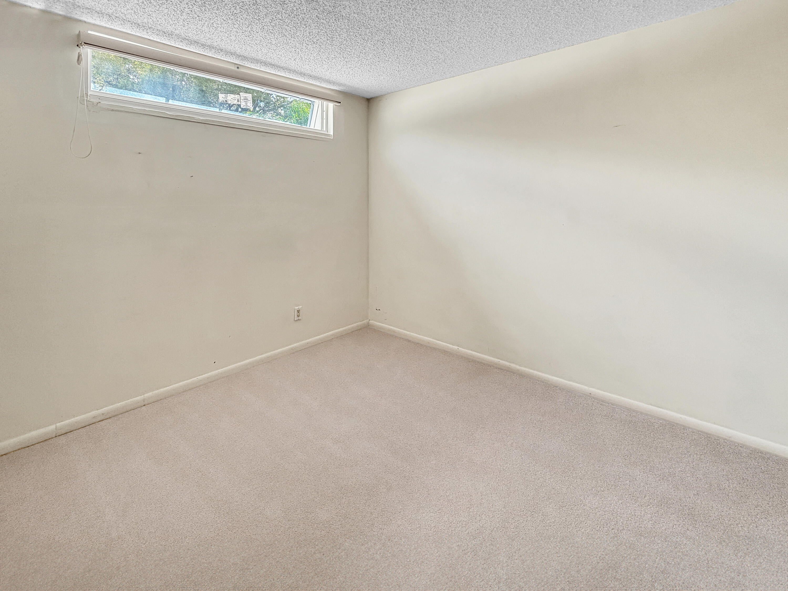 390 Golfview Road, Unit G North Palm Beach, FL 33408 - Photo 19 of 36 a view of small space