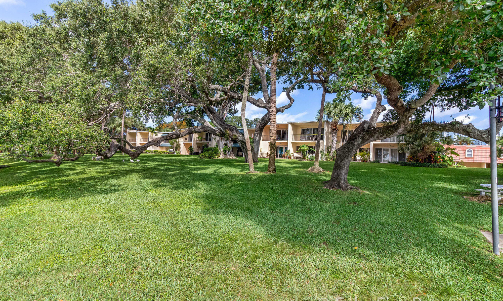 390 Golfview Road, Unit G North Palm Beach, FL 33408 - Photo 32 of 36 a front view of a house with garden
