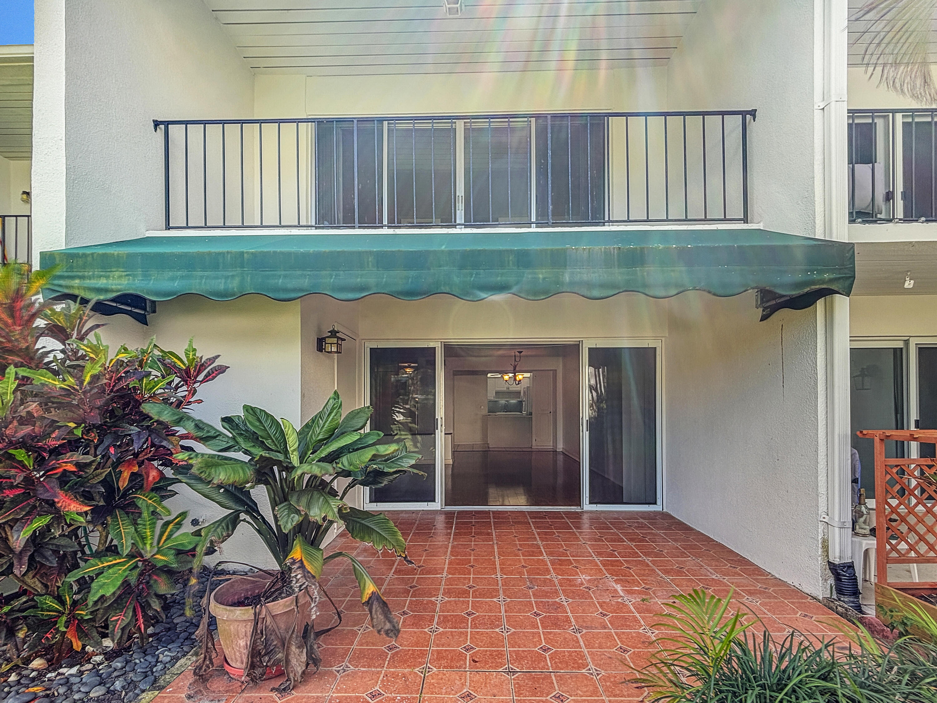 390 Golfview Road, Unit G North Palm Beach, FL 33408 - Photo 10 of 36 a front view of a house with a garden
