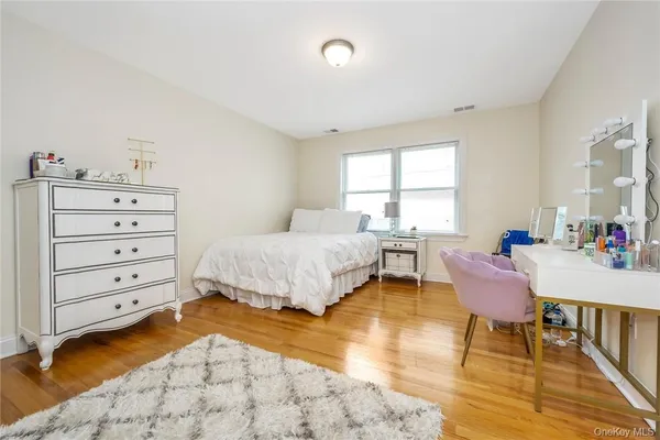 $9,000 | 696 Ridgeway, White Plains, NY 10605