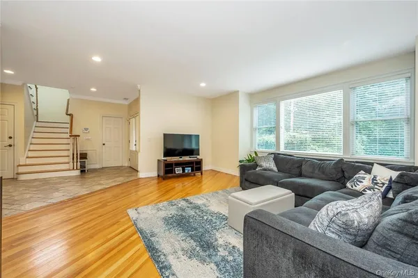 $9,000 | 696 Ridgeway, White Plains, NY 10605