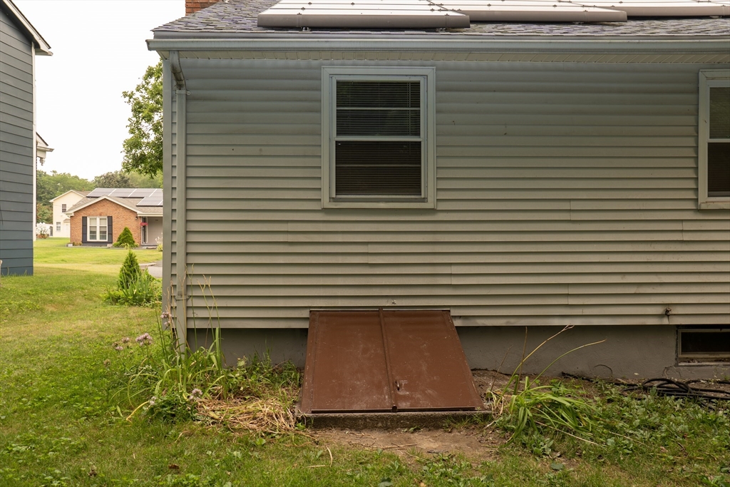 159 Roy Street Springfield, MA 01104 - Photo 12 of 34