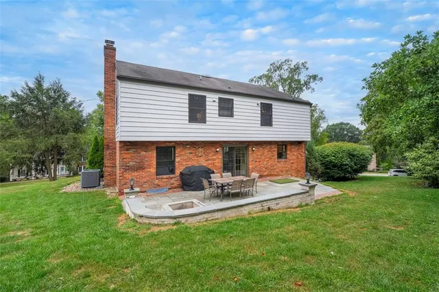 a view of a house with backyard and sitting area