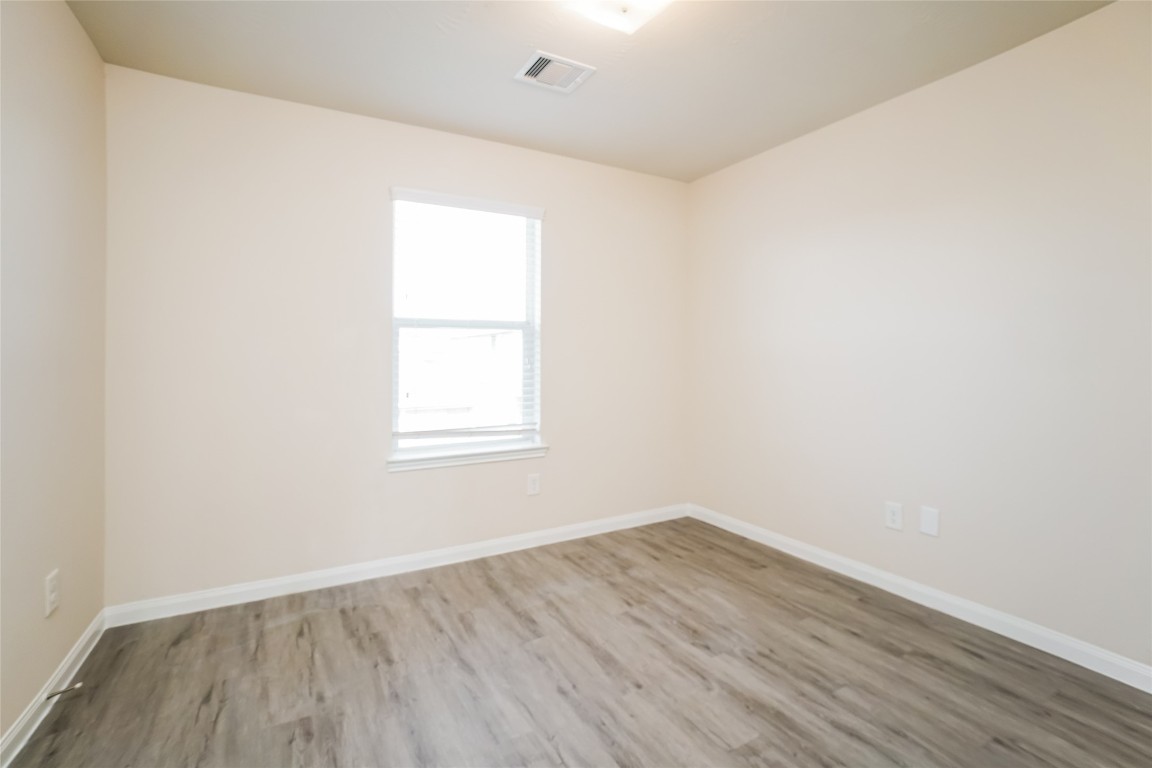 2438 Connors Path Court Houston, TX 77073 - Photo 13 of 15 Photos may be representative of the floor plan and not the exact home. Finishes, layout, and features of the actual property for lease may vary.