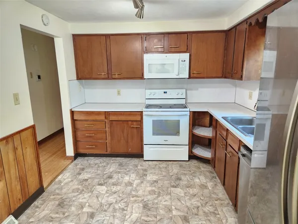 $2,300 | 4152 Marietta Drive, Vestal, NY 13850