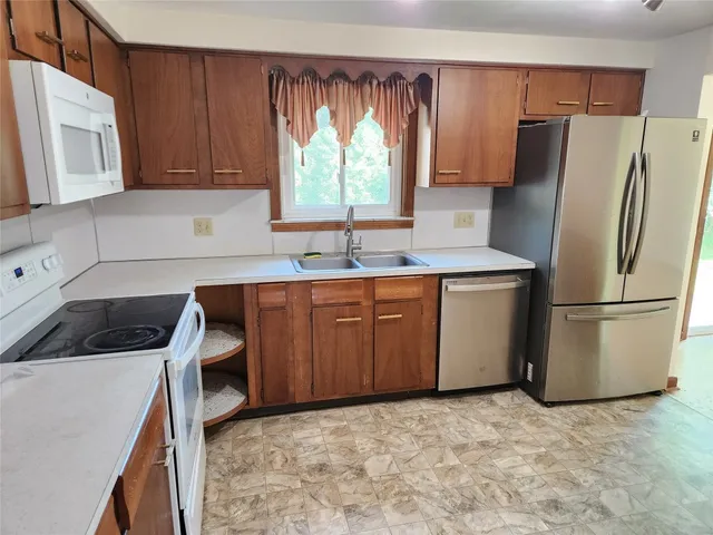 $2,300 | 4152 Marietta Drive, Vestal, NY 13850