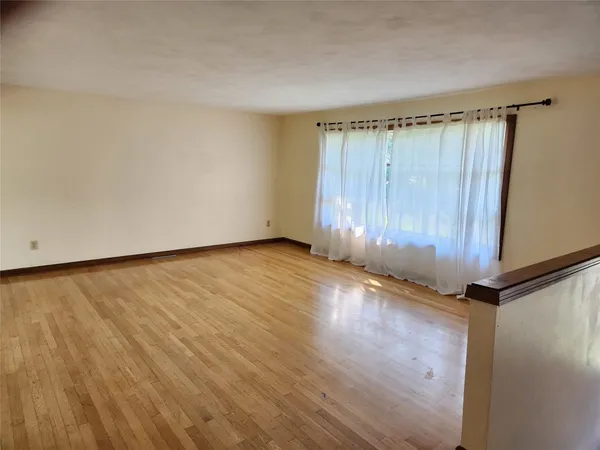 $2,300 | 4152 Marietta Drive, Vestal, NY 13850