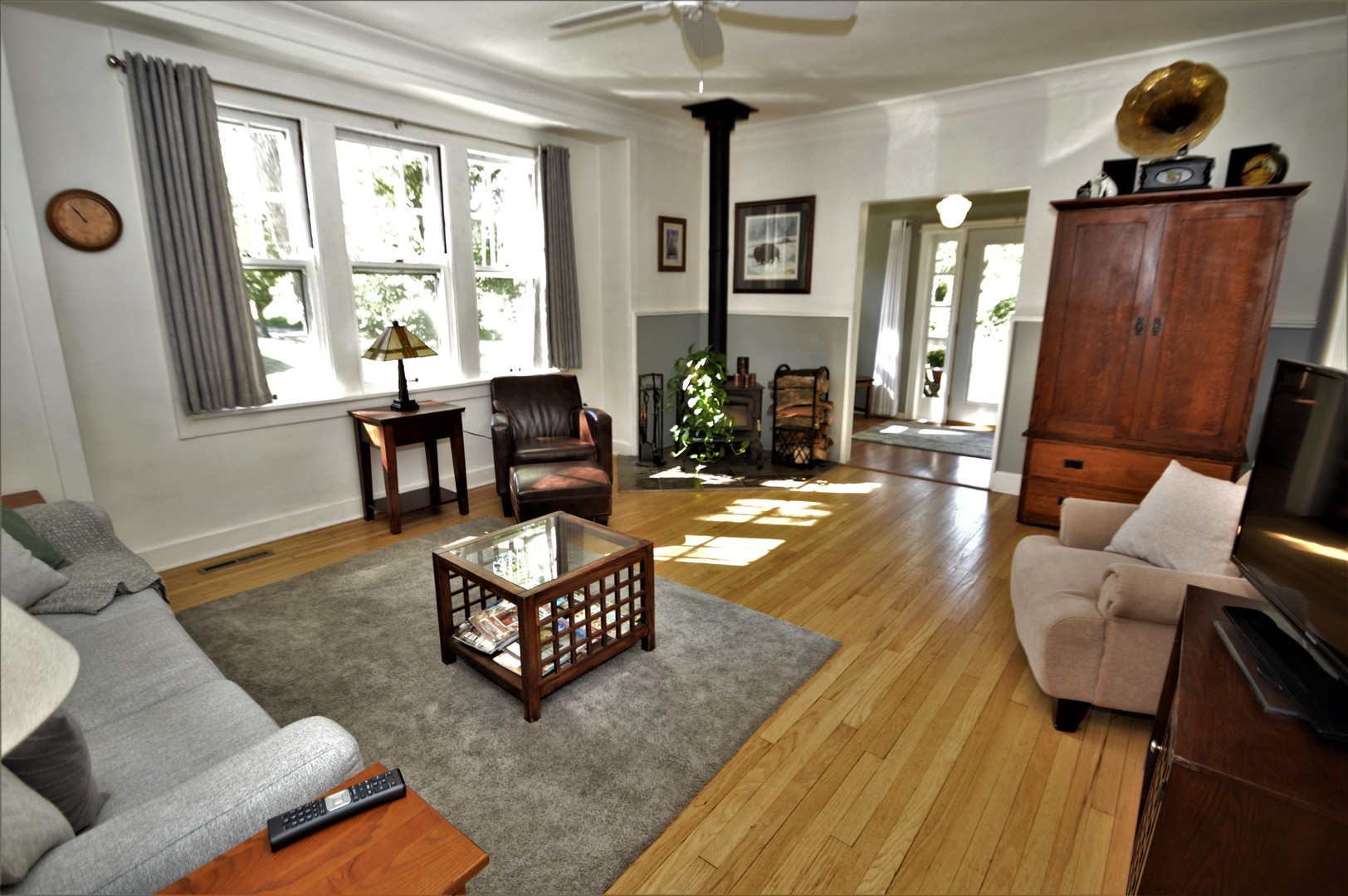 111 Groveland Avenue Riverside, IL 60546 - Photo 5 of 40 a living room with furniture and a window