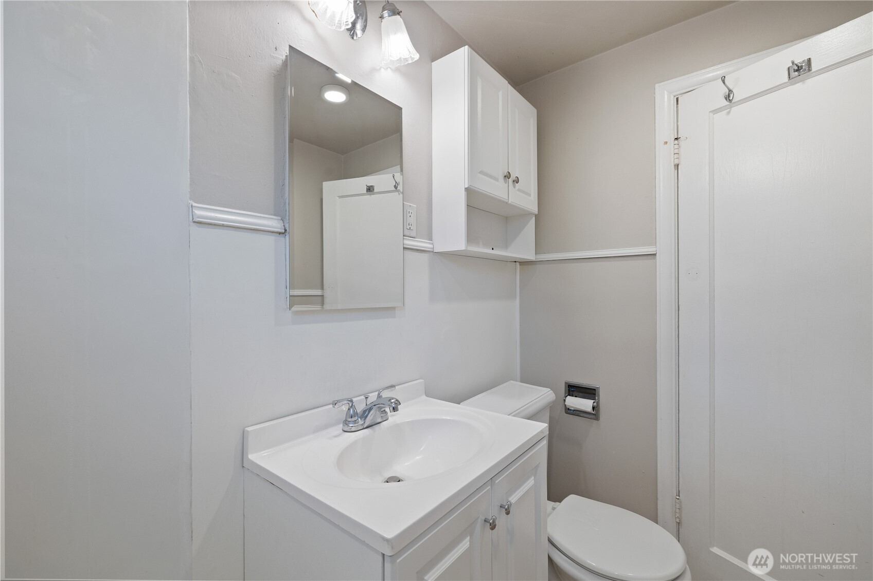 5654 48th Avenue Southwest Seattle, WA 98136 - Photo 11 of 39