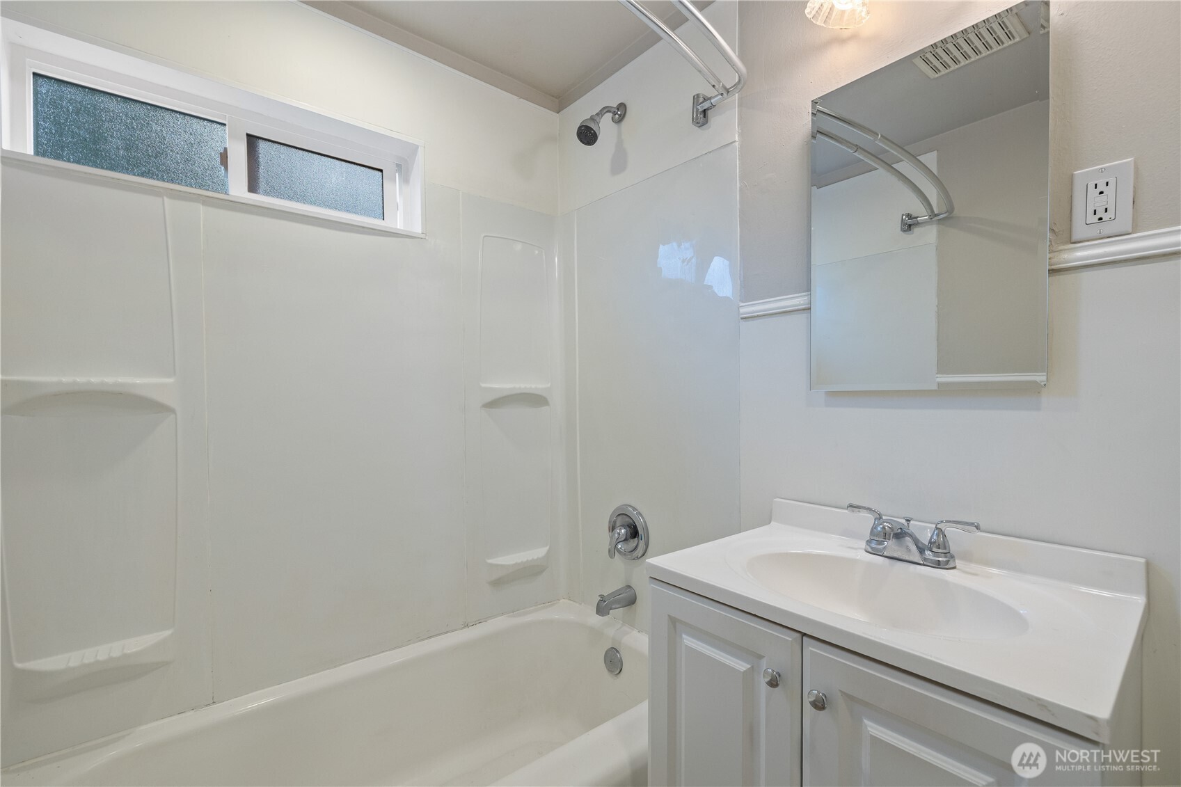 5654 48th Avenue Southwest Seattle, WA 98136 - Photo 12 of 39