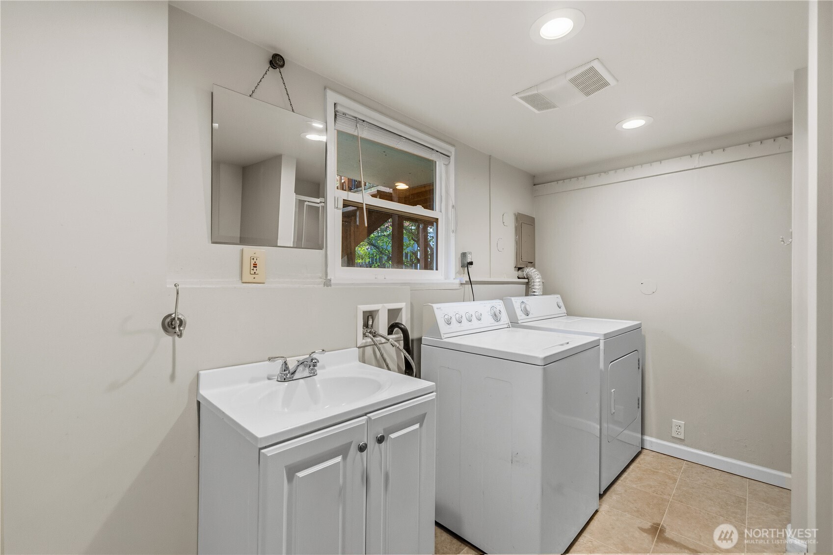5654 48th Avenue Southwest Seattle, WA 98136 - Photo 17 of 39