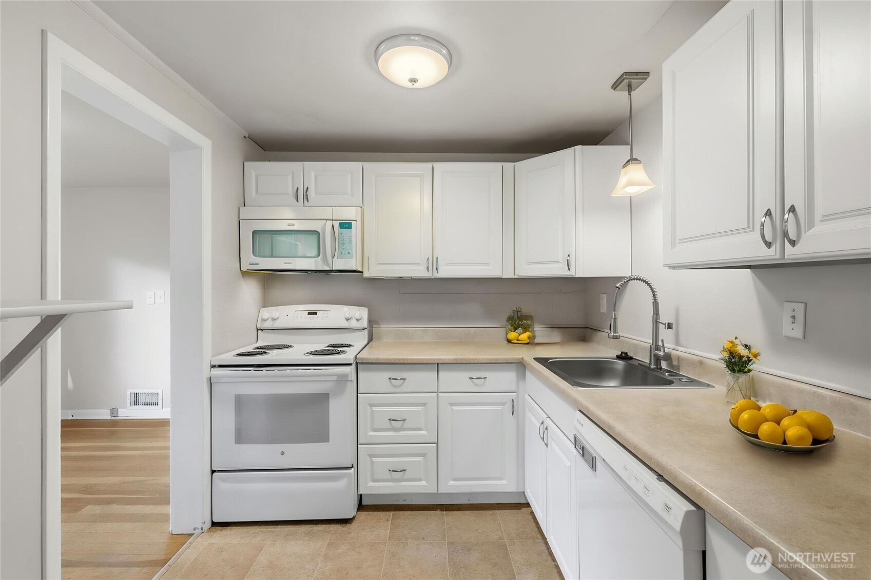 5654 48th Avenue Southwest Seattle, WA 98136 - Photo 8 of 39