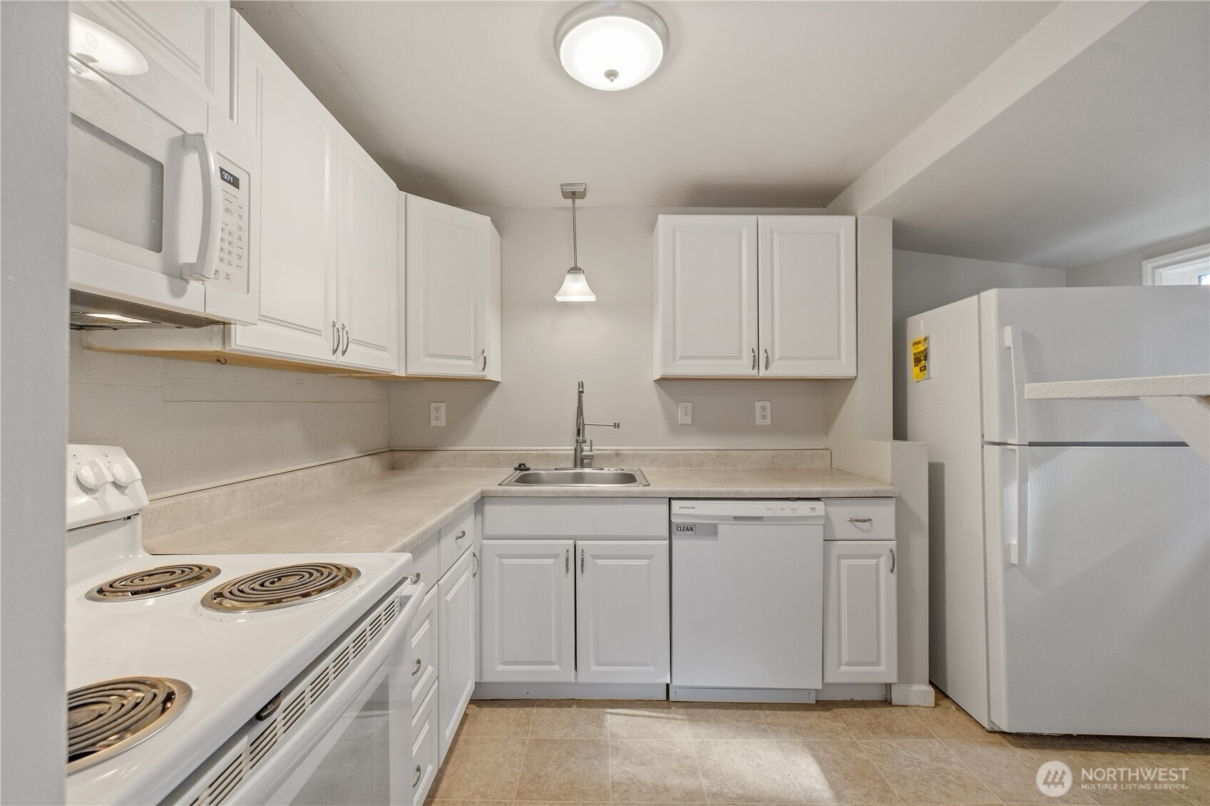 5654 48th Avenue Southwest Seattle, WA 98136 - Photo 9 of 39