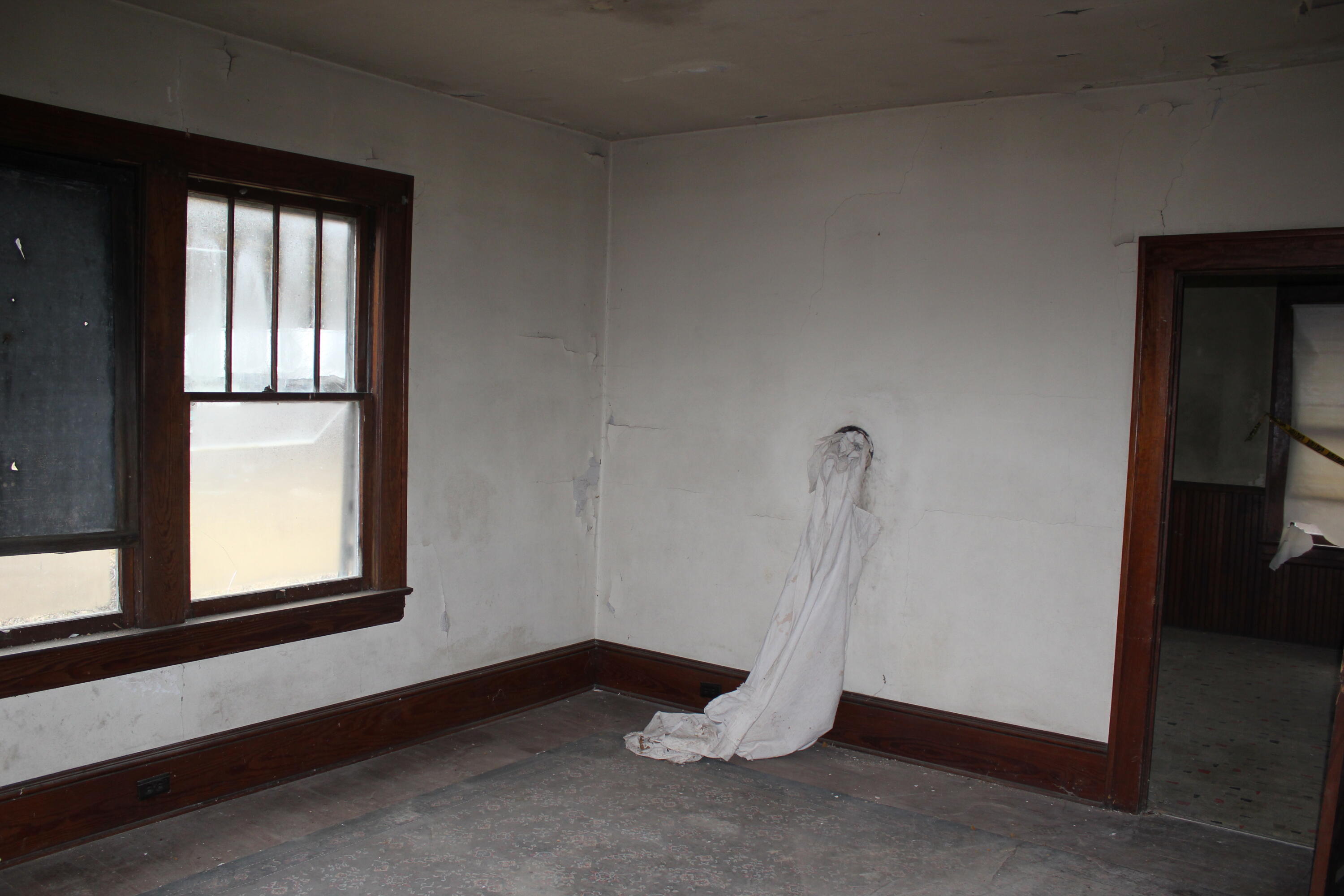 5145 Cove Road Roanoke, VA 24019 - Photo 13 of 38 a view of empty room with windows