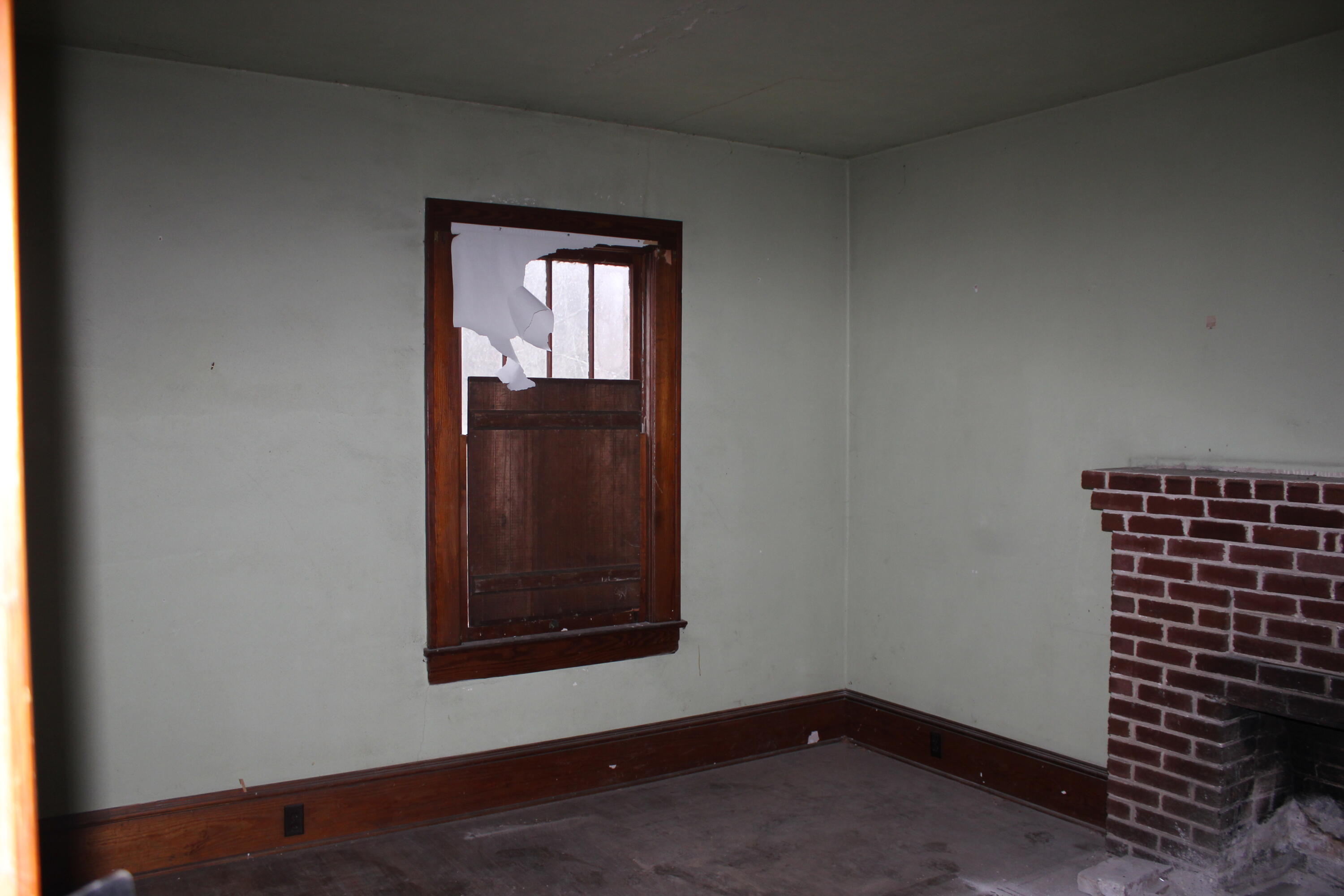 5145 Cove Road Roanoke, VA 24019 - Photo 2 of 38 a view of an empty room and wooden floor