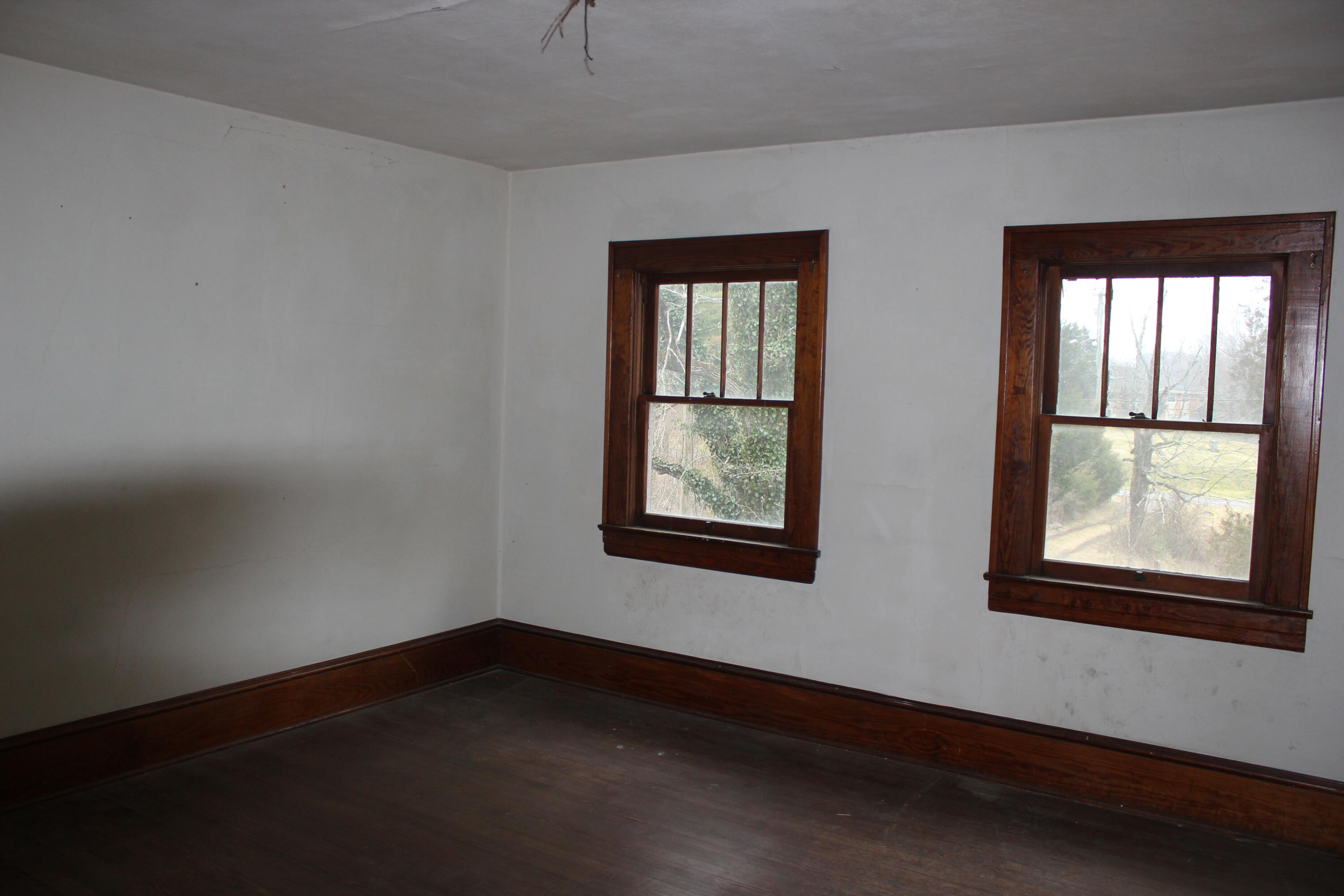 5145 Cove Road Roanoke, VA 24019 - Photo 33 of 38 an empty room with wooden floor and windows
