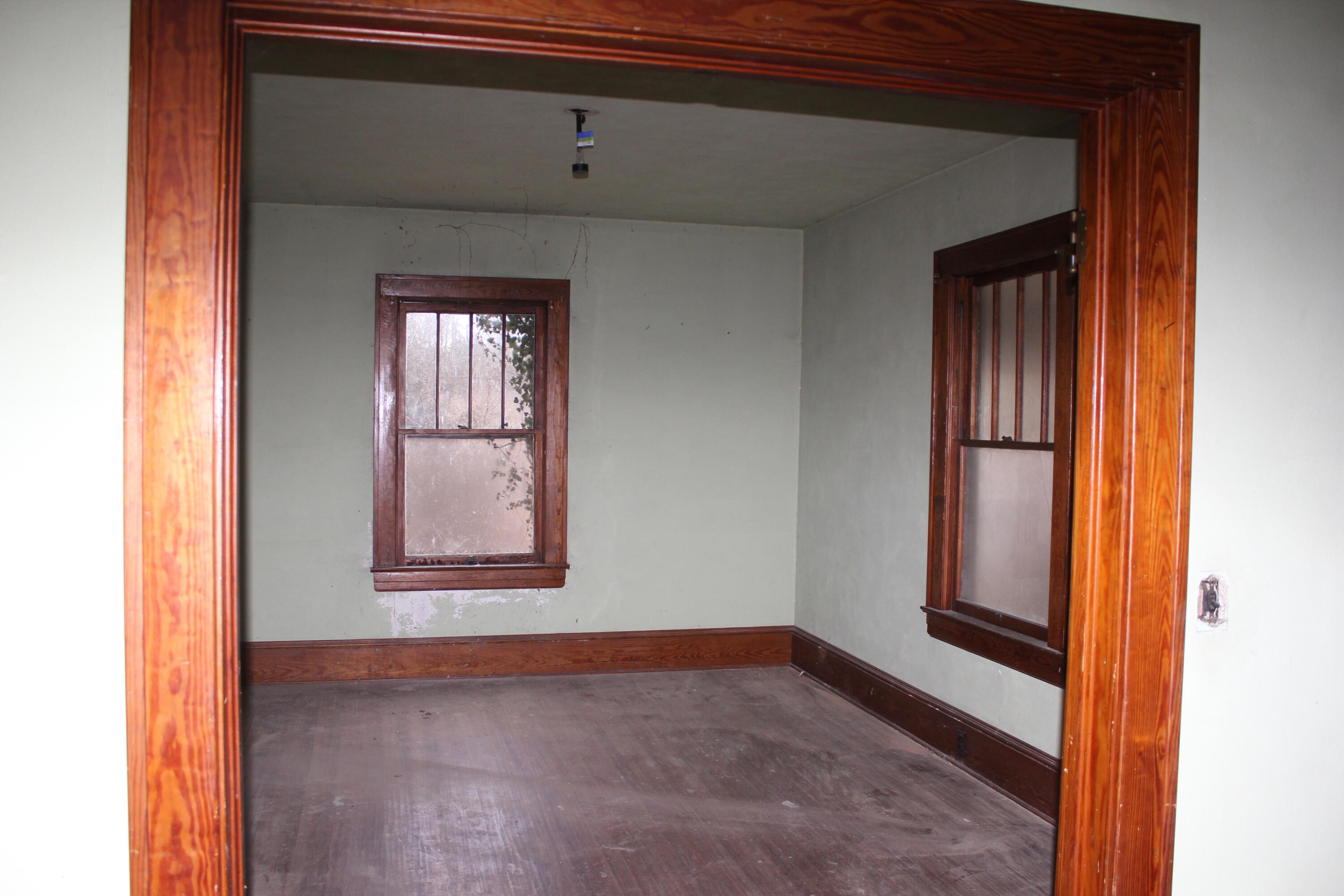 5145 Cove Road Roanoke, VA 24019 - Photo 4 of 38 a view of an front door