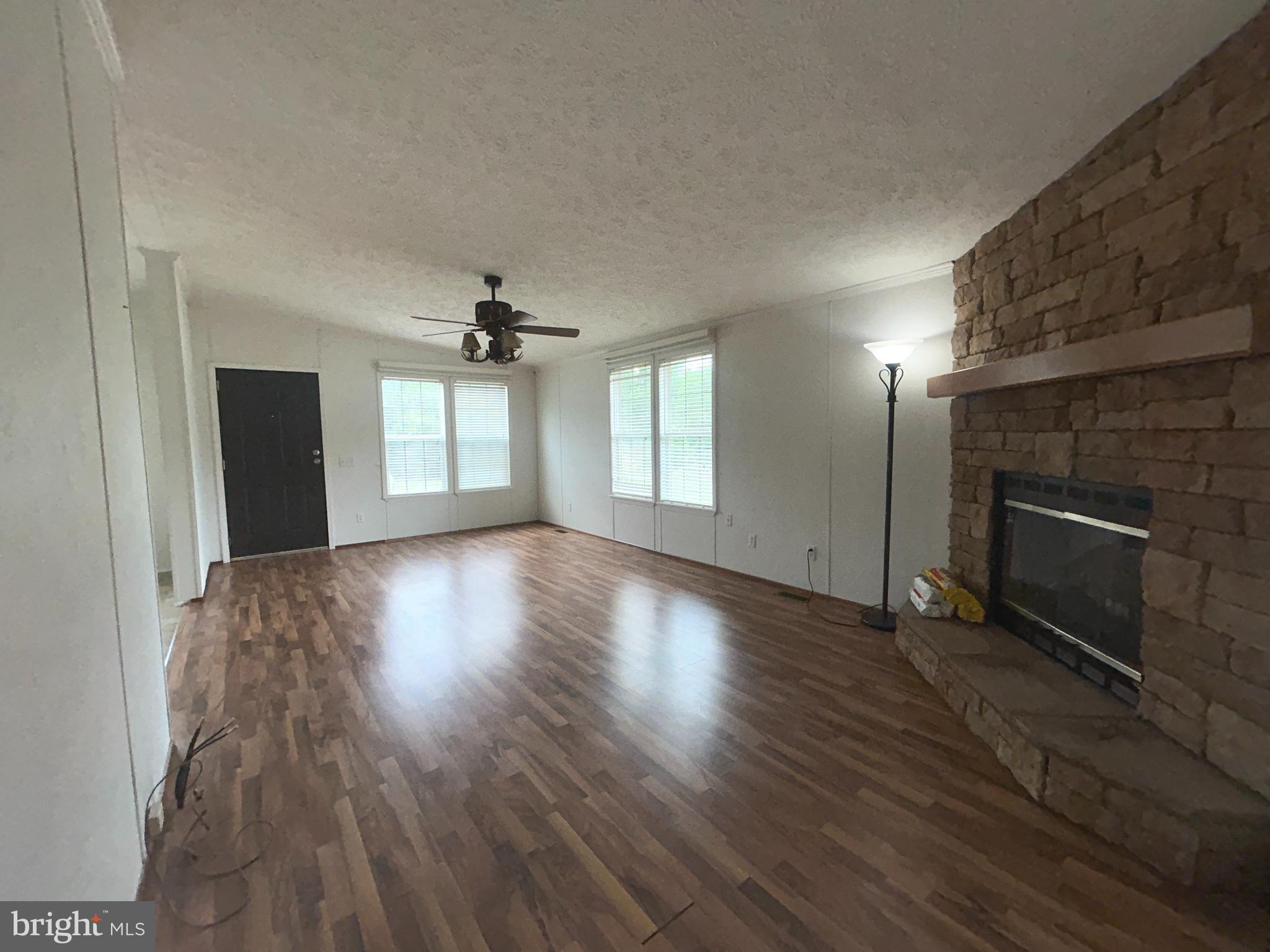 23221 Independence Road Unionville, VA 22567 - Photo 7 of 41 Living Room