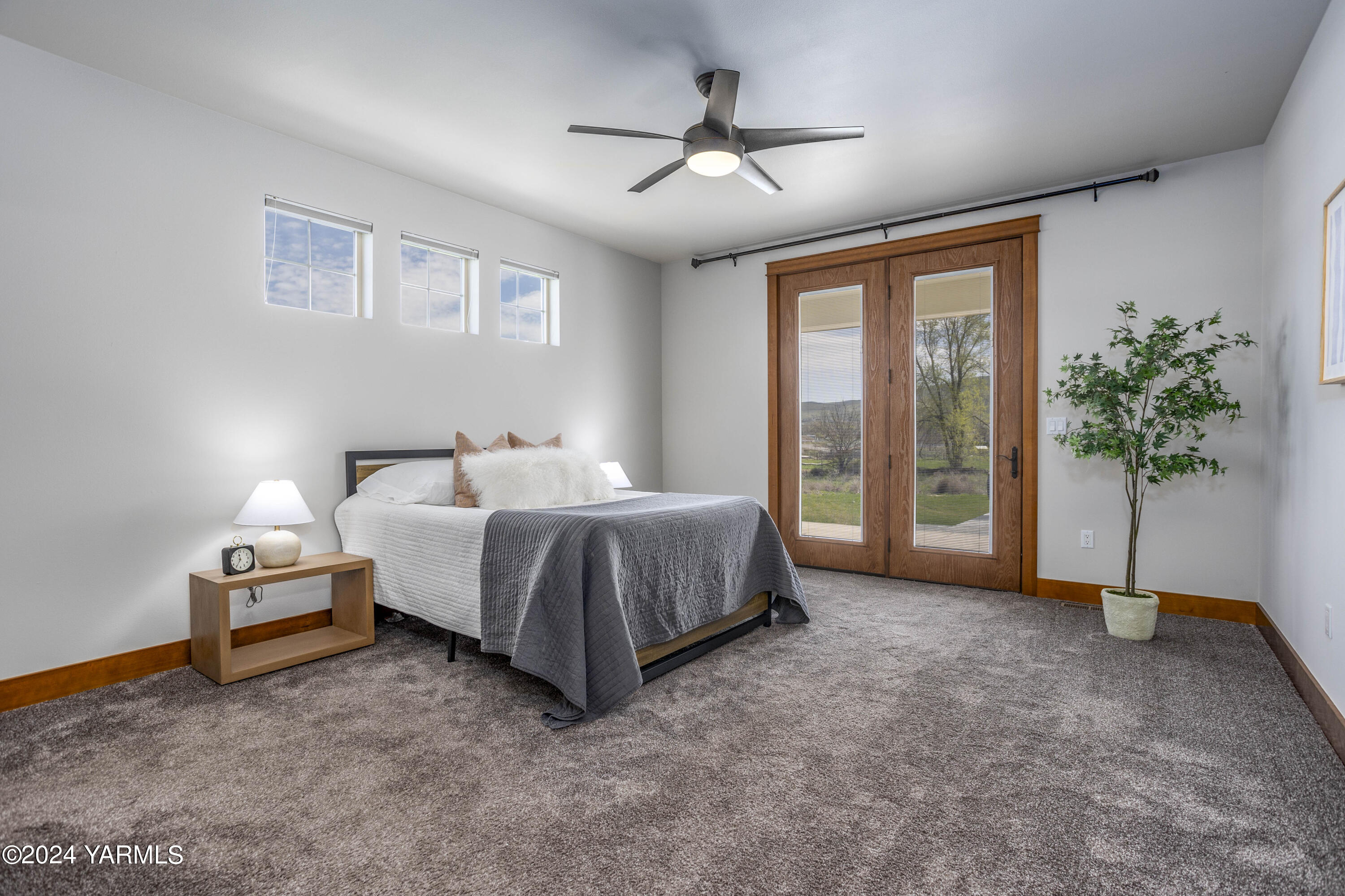 7115 1396 Private Road Southwest Prosser, WA 99350 - Photo 16 of 47 a spacious bedroom with a bed and a potted plant