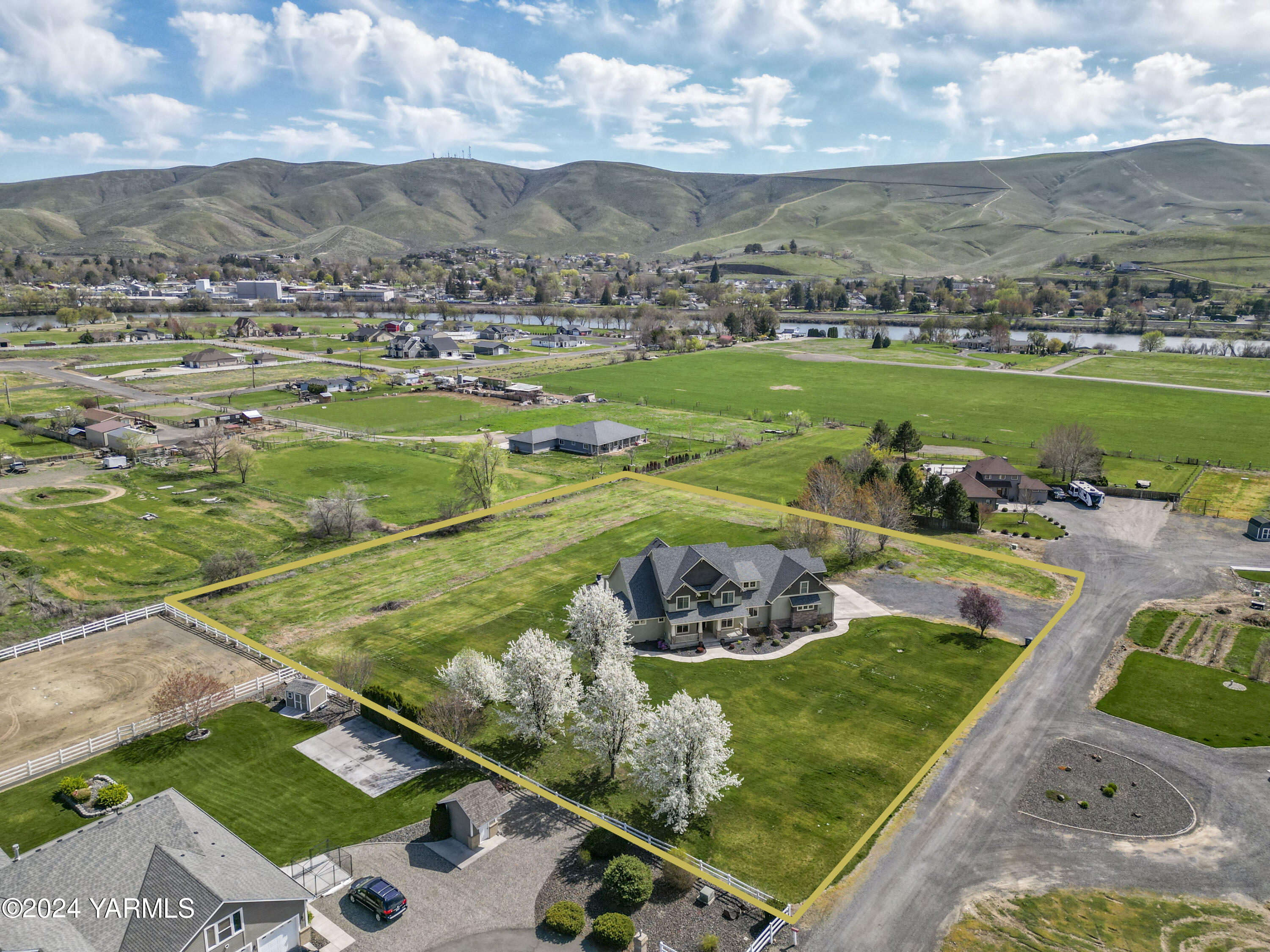 7115 1396 Private Road Southwest Prosser, WA 99350 - Photo 2 of 47