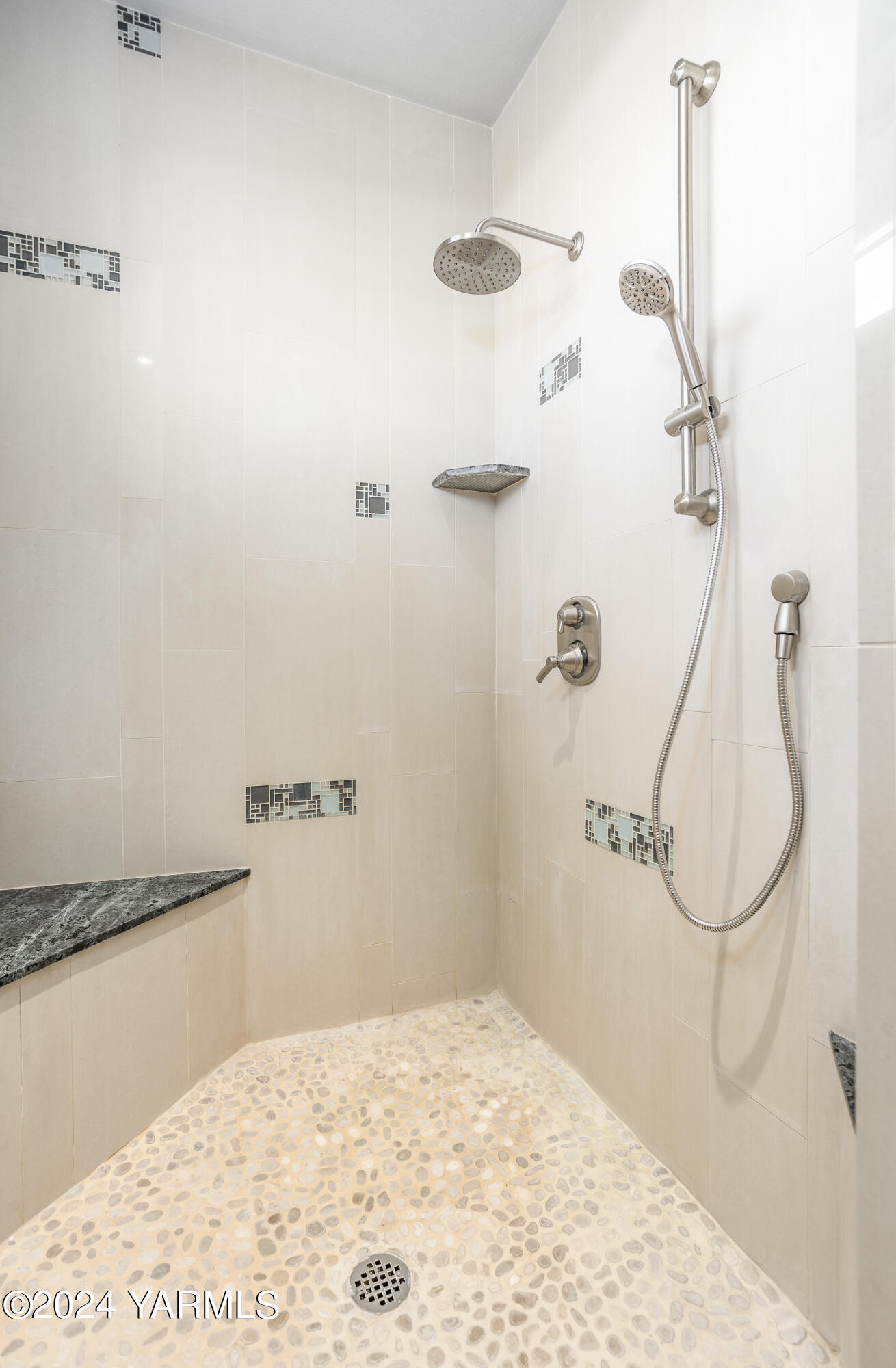 7115 1396 Private Road Southwest Prosser, WA 99350 - Photo 21 of 47 a bathroom with a shower
