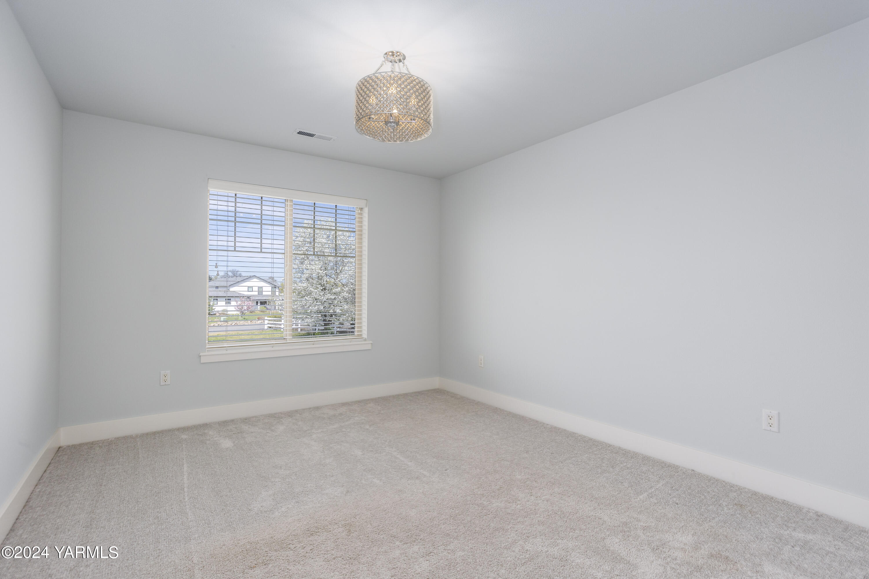 7115 1396 Private Road Southwest Prosser, WA 99350 - Photo 26 of 47 an empty room with a window