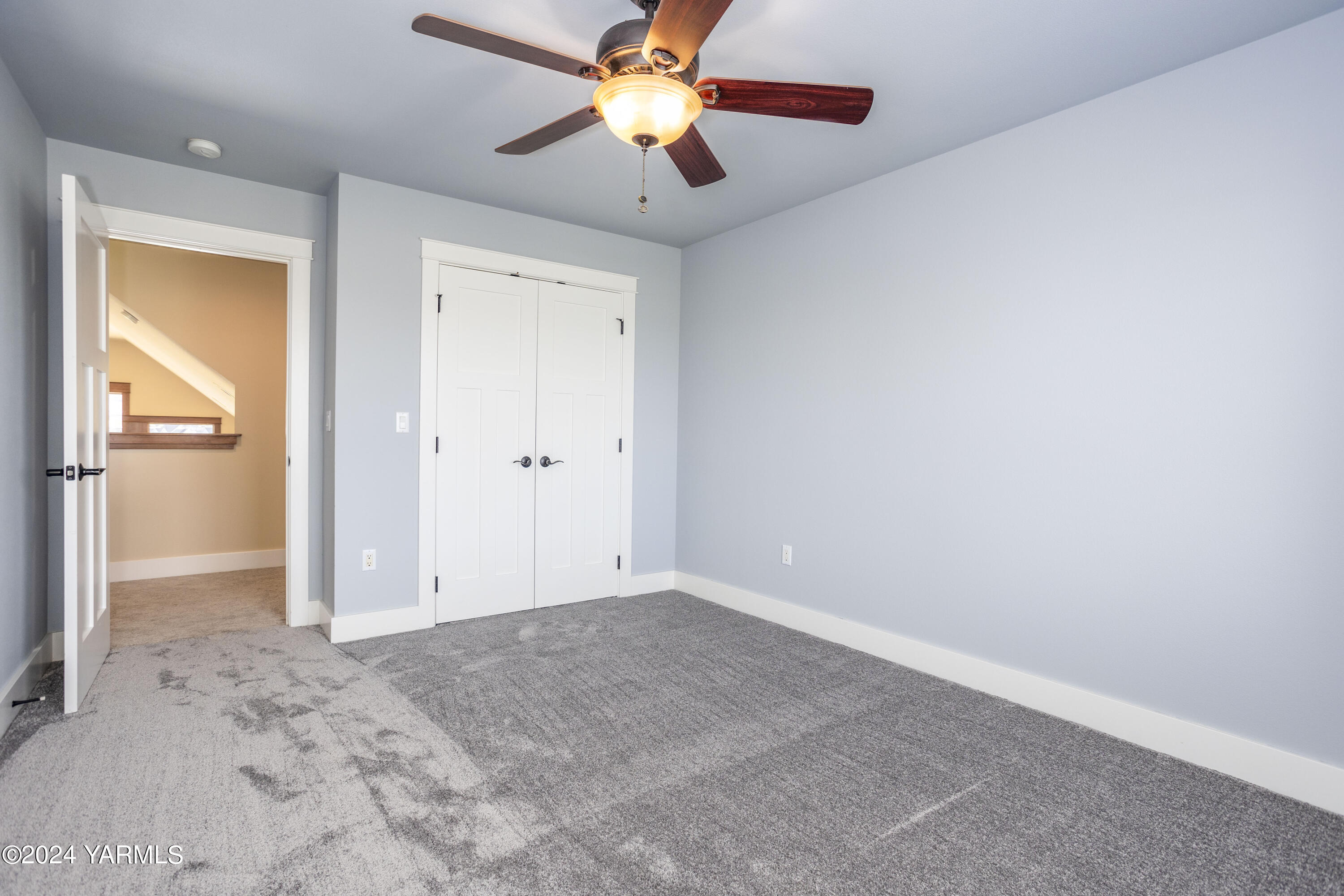 7115 1396 Private Road Southwest Prosser, WA 99350 - Photo 29 of 47 an empty room with closet and a chandelier fan