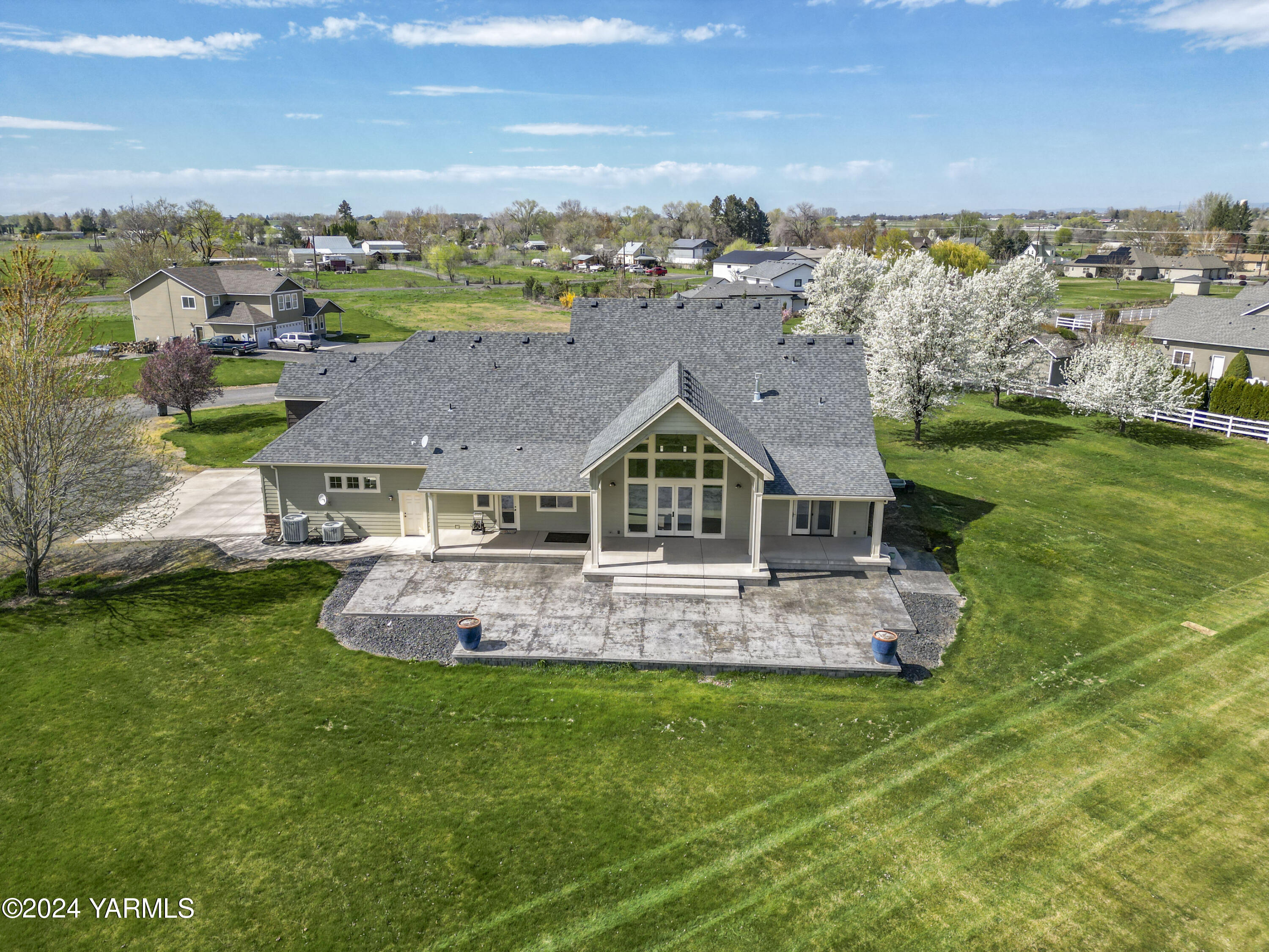 7115 1396 Private Road Southwest Prosser, WA 99350 - Photo 32 of 47 an aerial view of a house with a garden