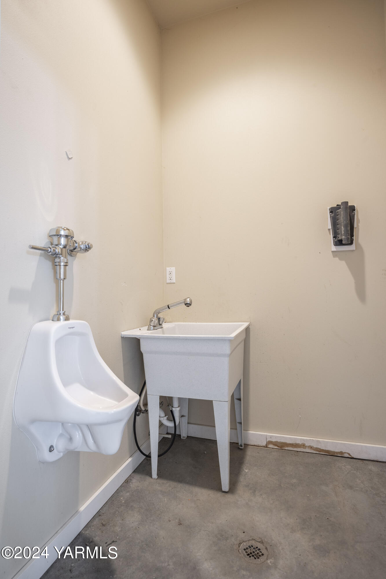 7115 1396 Private Road Southwest Prosser, WA 99350 - Photo 36 of 47 a bathroom with a sink and a mirror