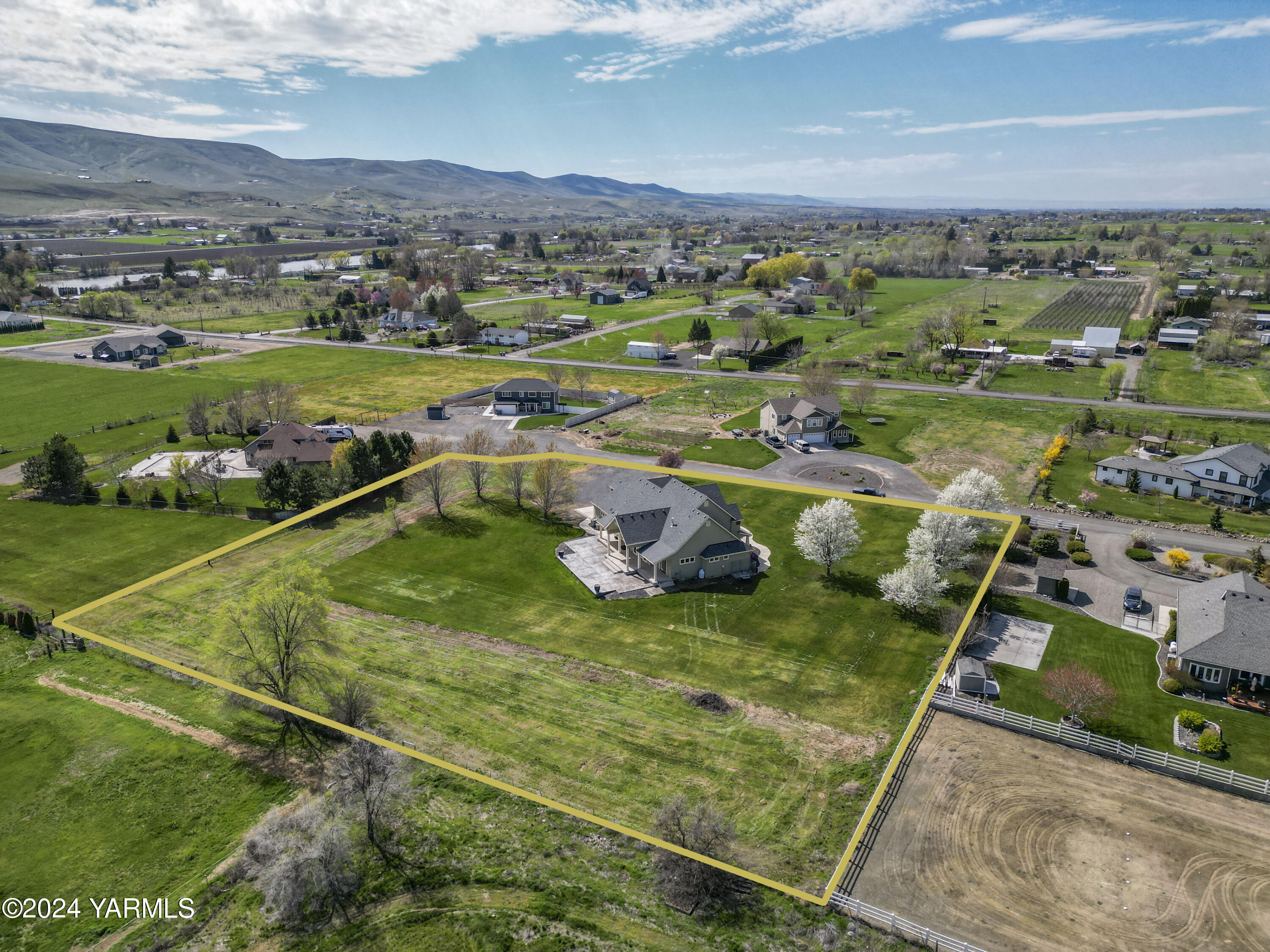 7115 1396 Private Road Southwest Prosser, WA 99350 - Photo 38 of 47 a view of a city
