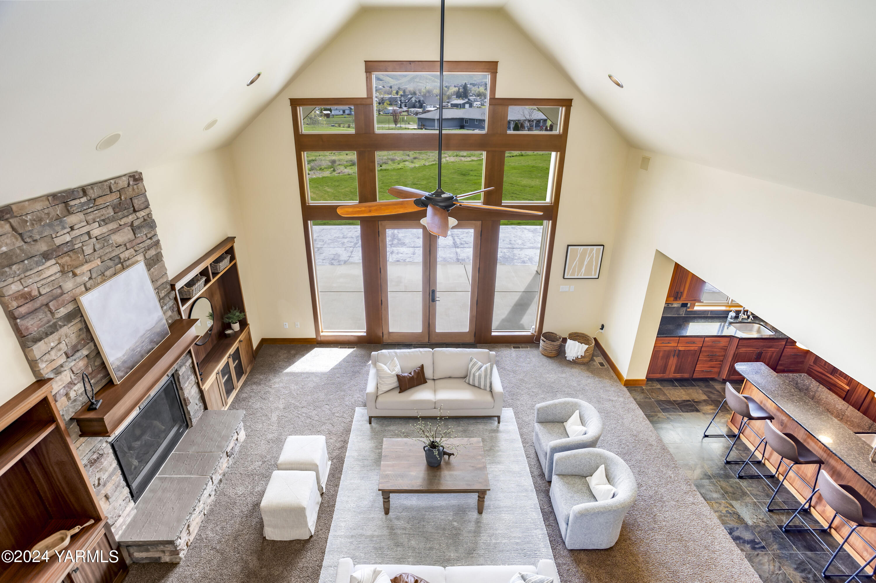 7115 1396 Private Road Southwest Prosser, WA 99350 - Photo 4 of 47 a living room with furniture and a window