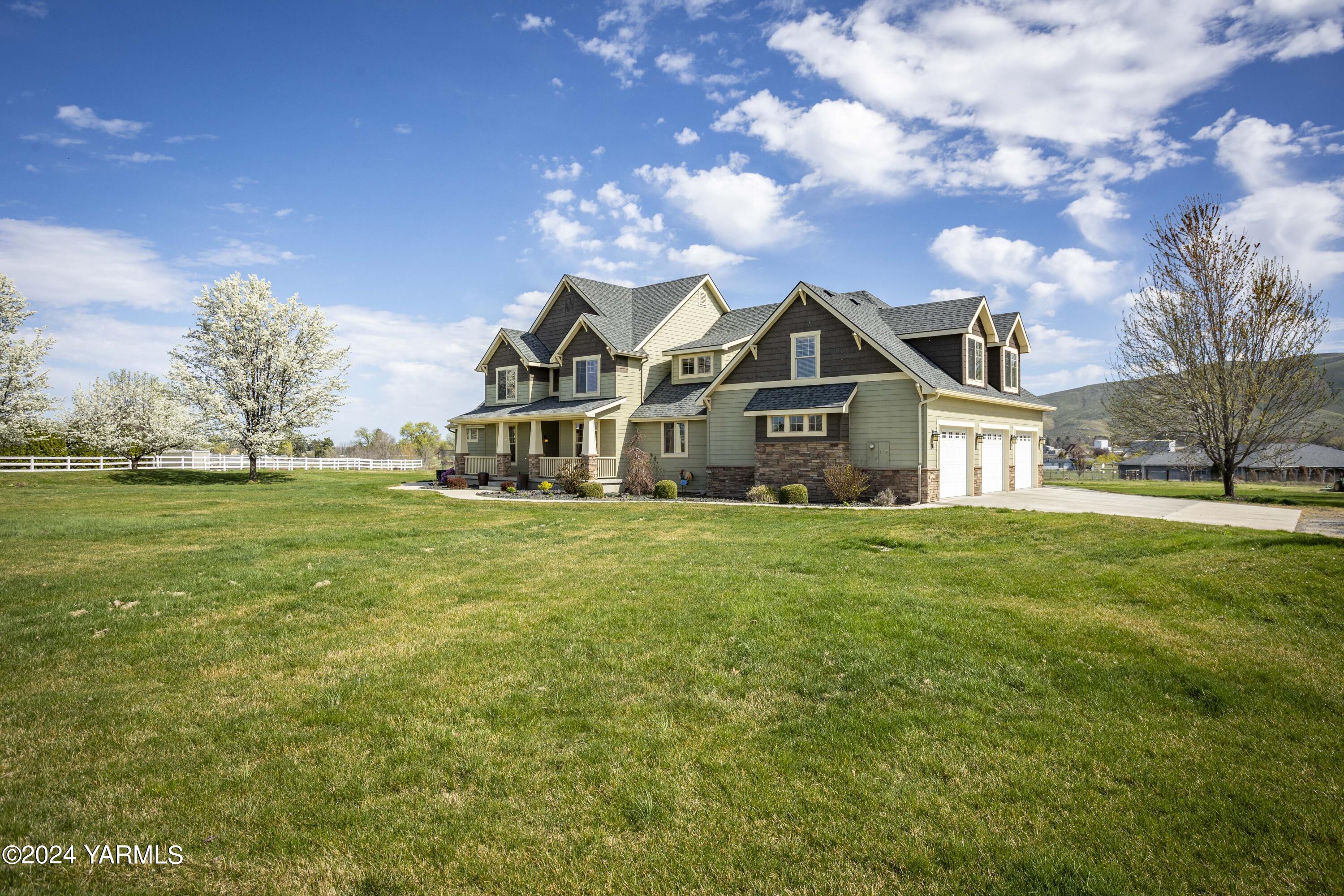 7115 1396 Private Road Southwest Prosser, WA 99350 - Photo 42 of 47 a front view of a house with a yard