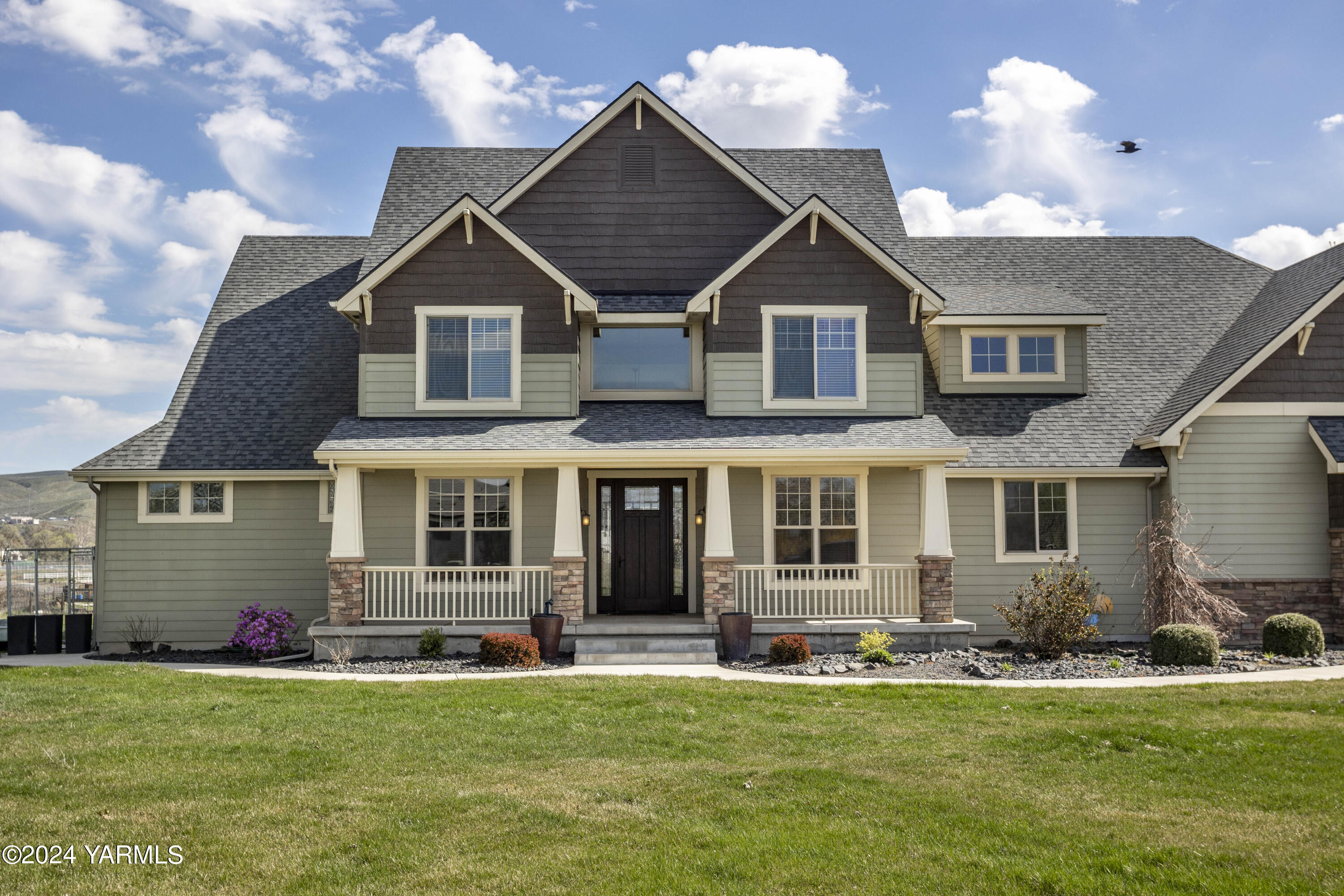 7115 1396 Private Road Southwest Prosser, WA 99350 - Photo 44 of 47 a front view of a house with a yard