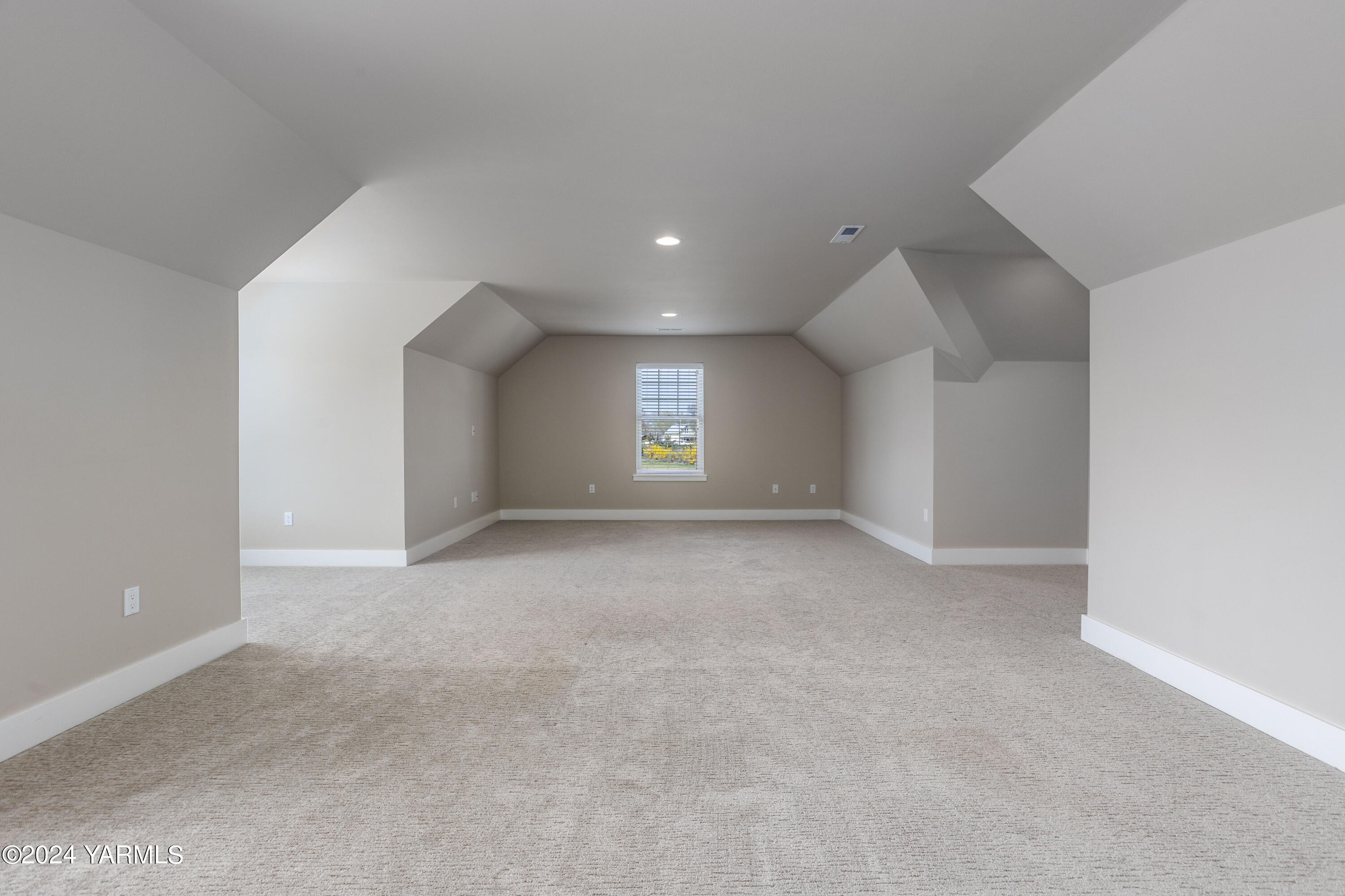 7115 1396 Private Road Southwest Prosser, WA 99350 - Photo 47 of 47 a view of empty room with windows and ceiling fan