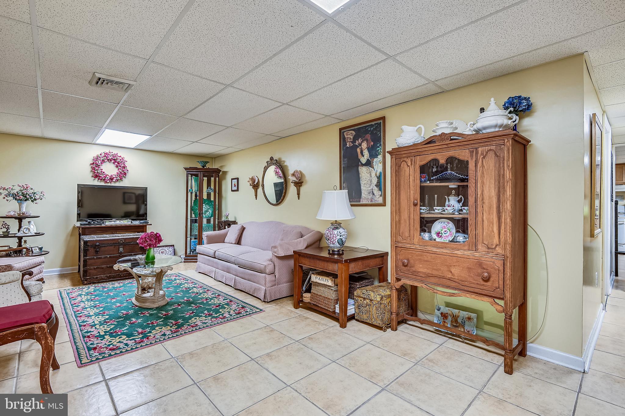 1349 Yorktown Road Annapolis, MD 21409 - Photo 101 of 104 LIVINGROOM