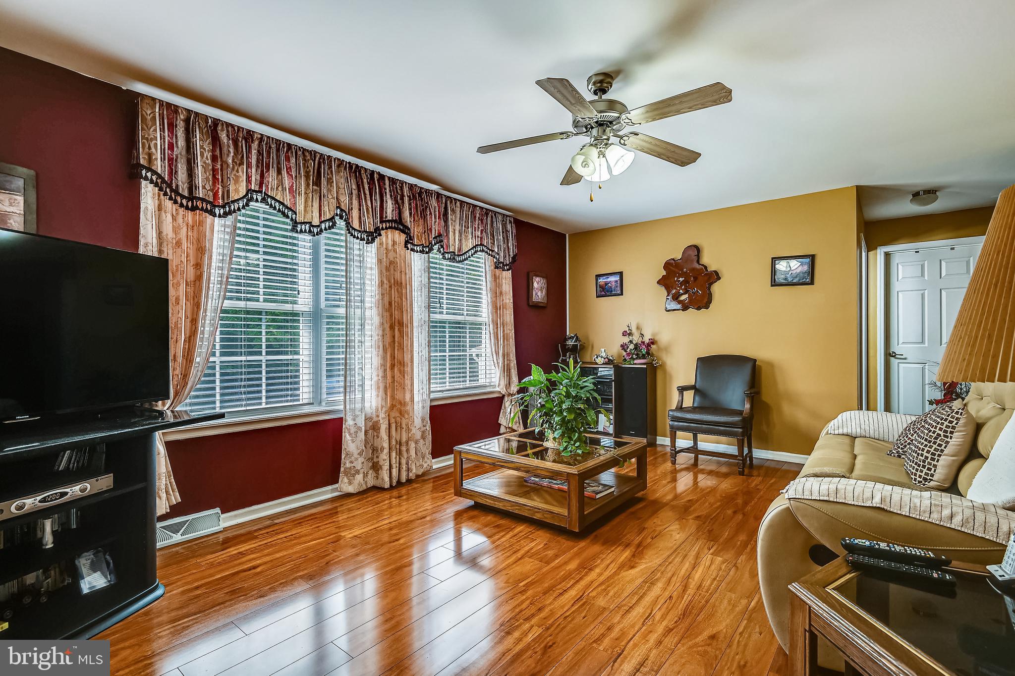 1349 Yorktown Road Annapolis, MD 21409 - Photo 66 of 104 LIVINGROOM