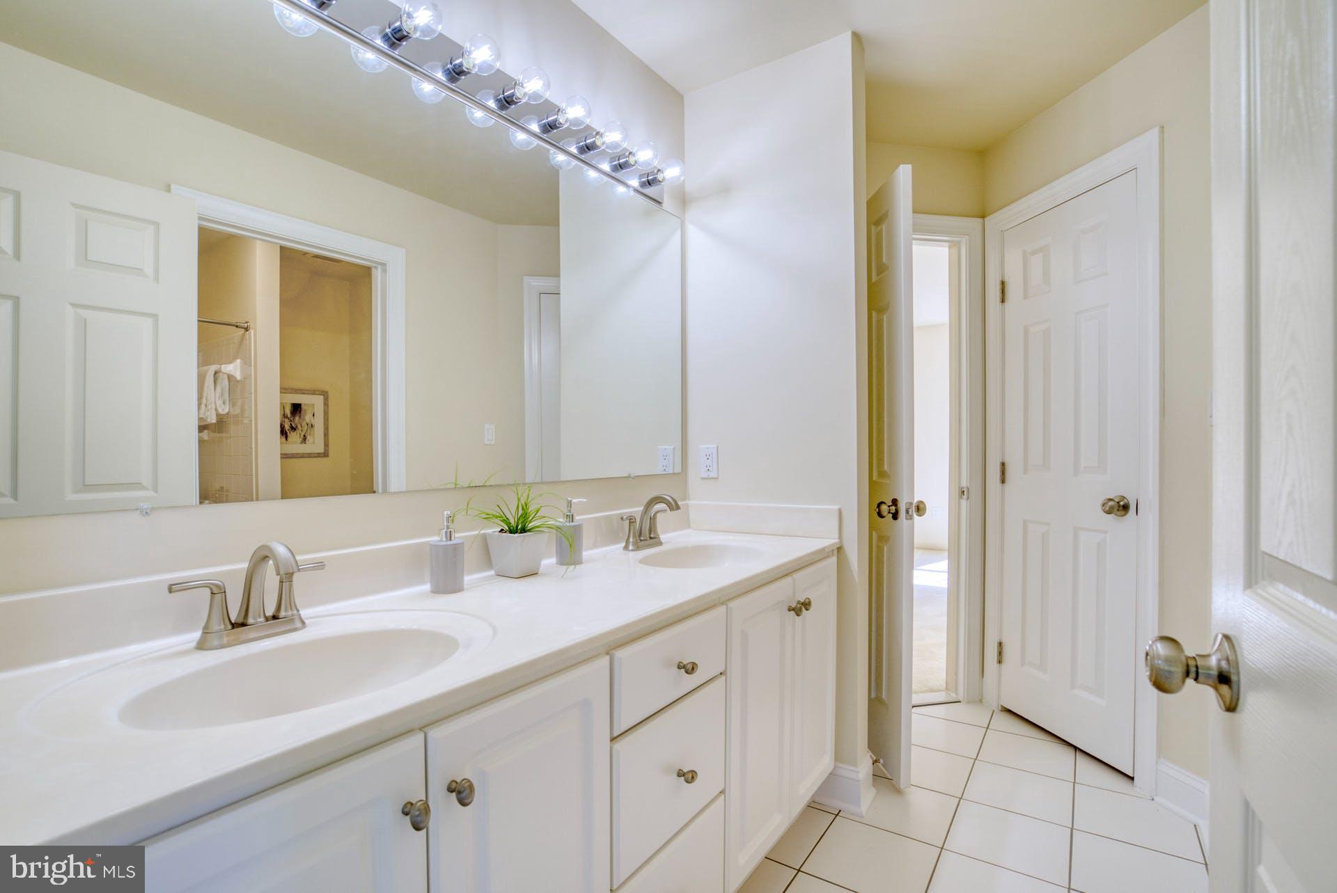 1158 Meadowlook Court Reston, VA 20194 - Photo 34 of 43 Jack and Jill Bath between Bedrooms #3 & #4