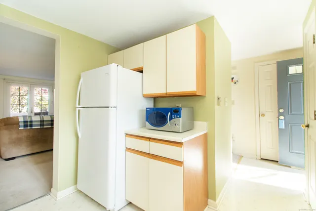 $249,900 | 7 West Meadow Lane, Unit 5, Middletown, CT 06457