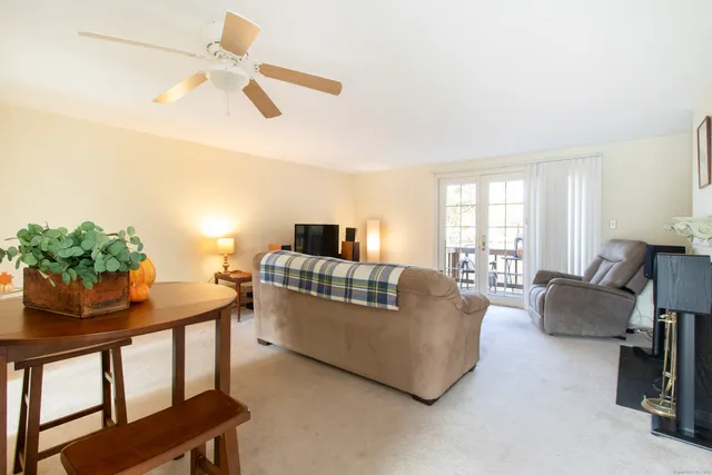 $249,900 | 7 West Meadow Lane, Unit 5, Middletown, CT 06457