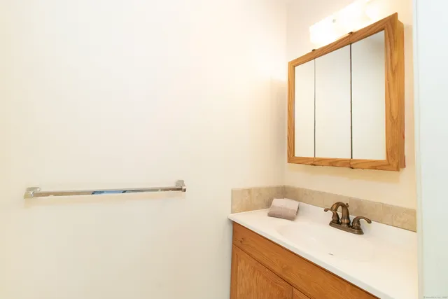 $249,900 | 7 West Meadow Lane, Unit 5, Middletown, CT 06457