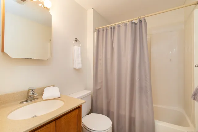 $249,900 | 7 West Meadow Lane, Unit 5, Middletown, CT 06457