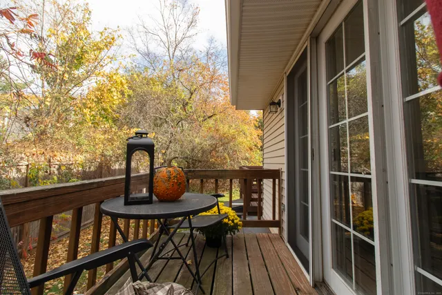 $249,900 | 7 West Meadow Lane, Unit 5, Middletown, CT 06457