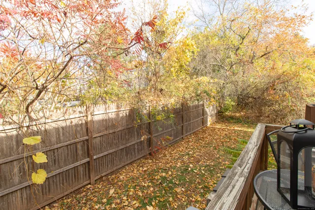 $249,900 | 7 West Meadow Lane, Unit 5, Middletown, CT 06457