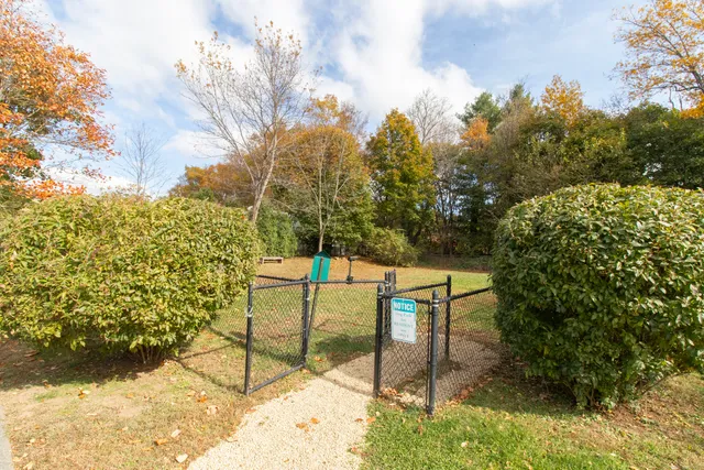 $249,900 | 7 West Meadow Lane, Unit 5, Middletown, CT 06457