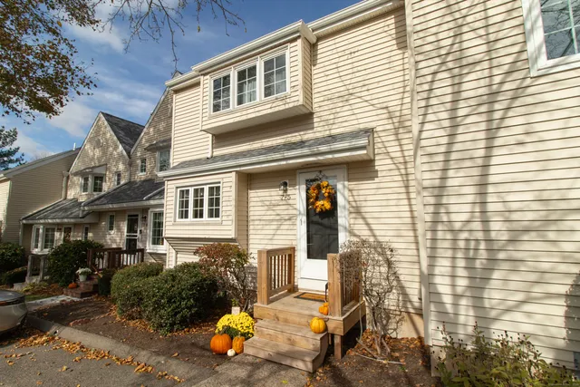 $249,900 | 7 West Meadow Lane, Unit 5, Middletown, CT 06457