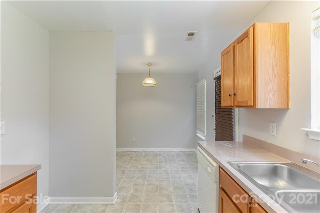 4842 Elizabeth Road Charlotte, NC 28269 - Photo 11 of 20 Gallery Image 11